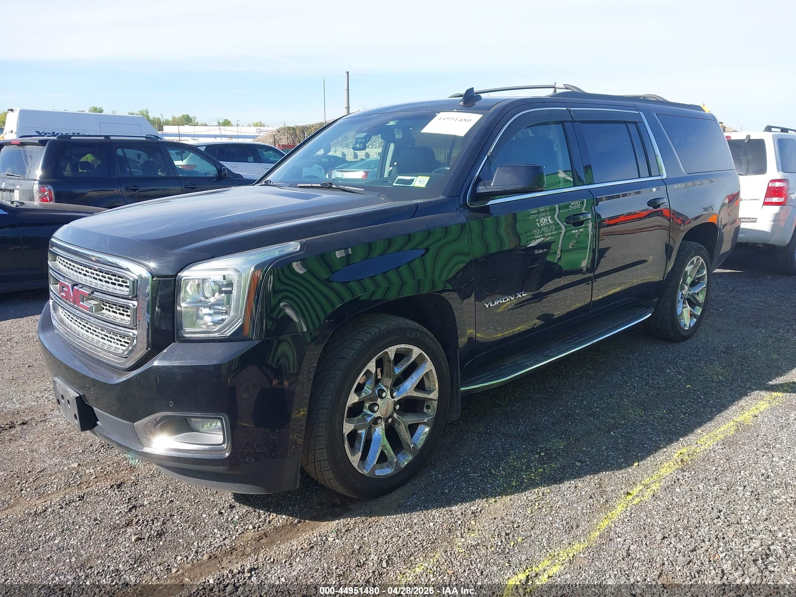 GMC YUKON image 2