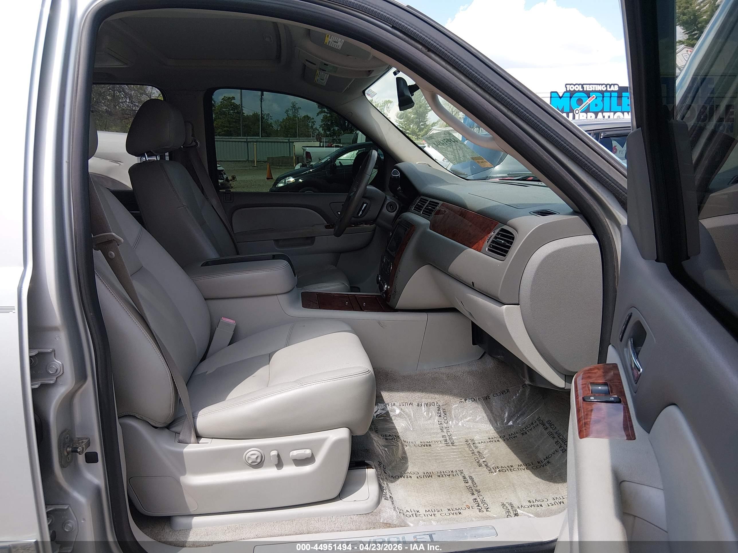 CHEVROLET TAHOE image 5