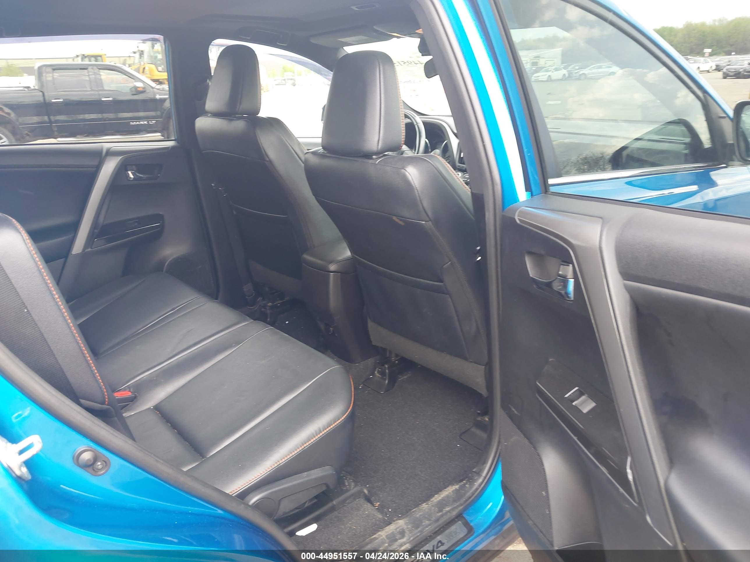 TOYOTA RAV4 image 8