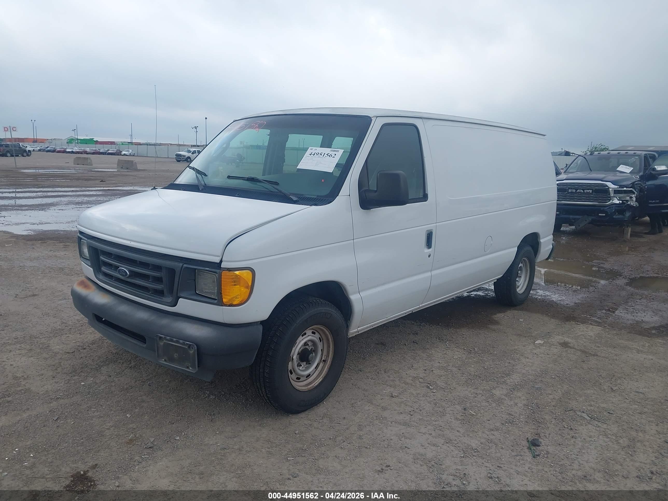 FORD E-150 image 2