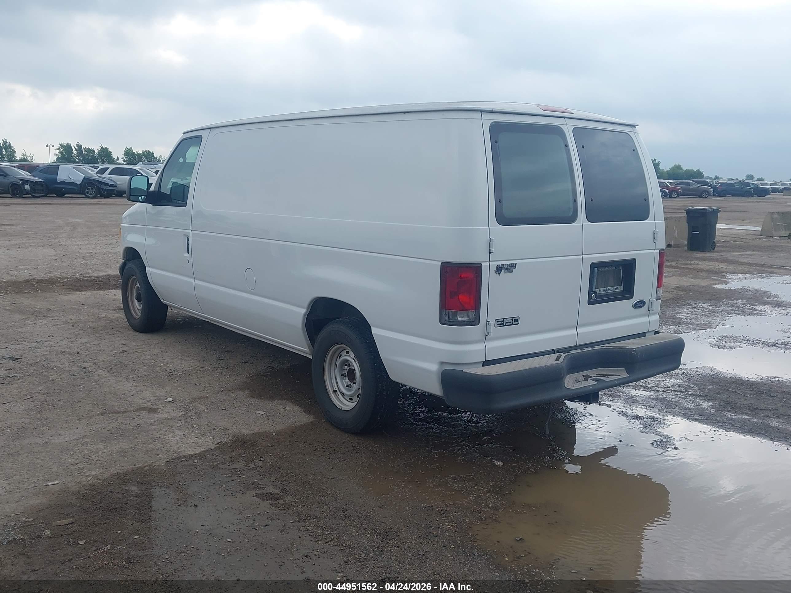 FORD E-150 image 3