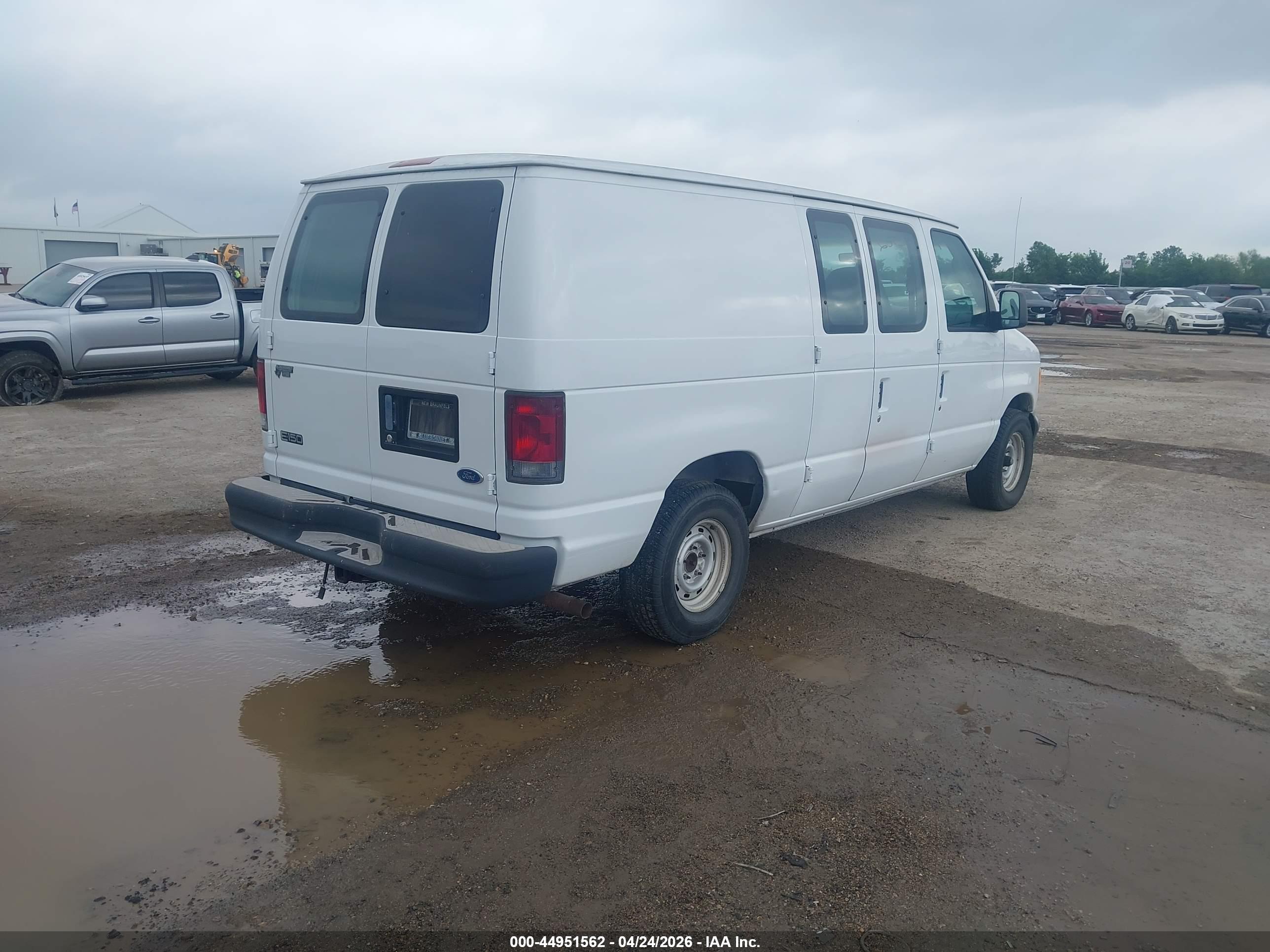 FORD E-150 image 4