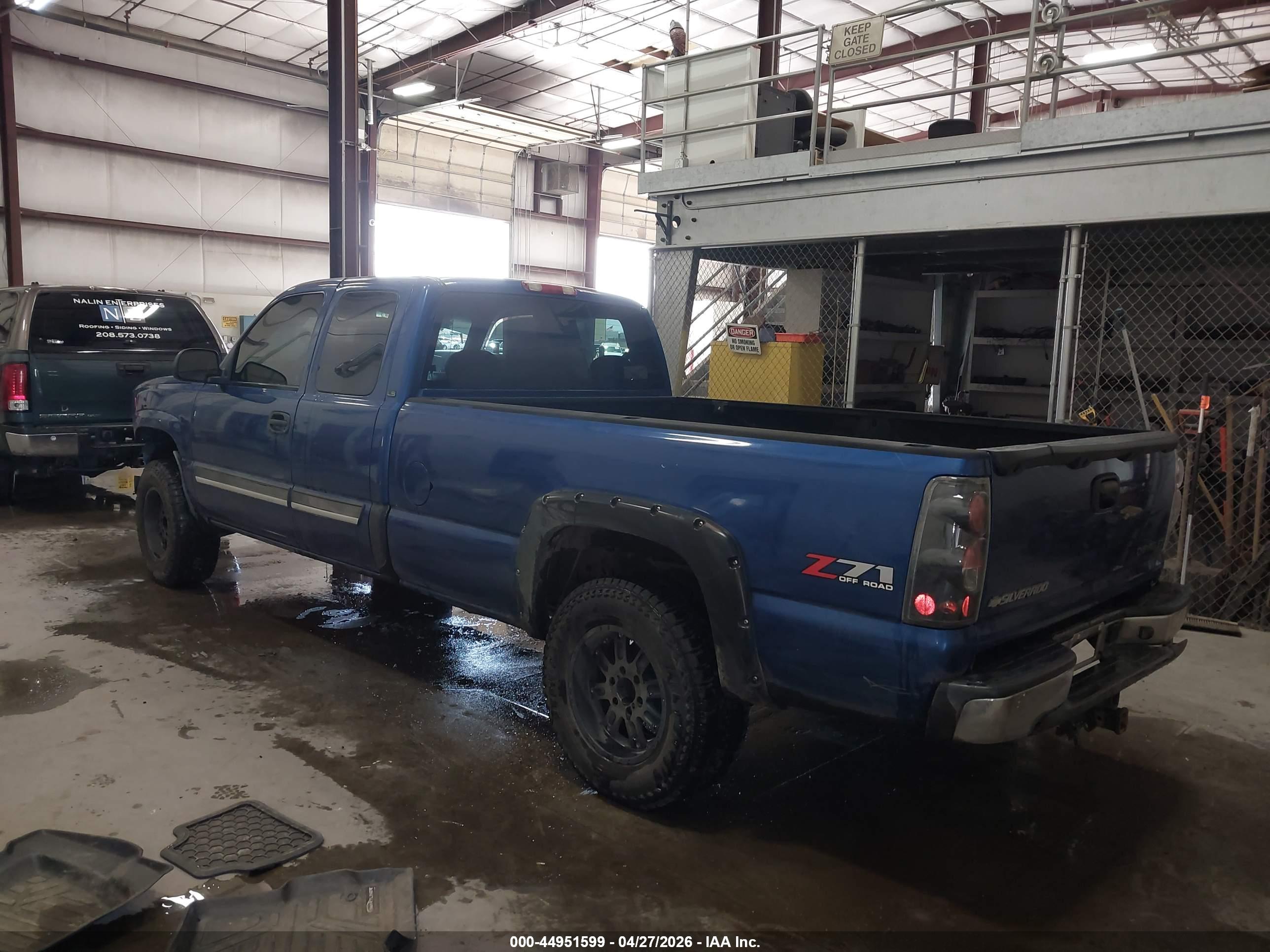 CHEVROLET SILVERADO image 3