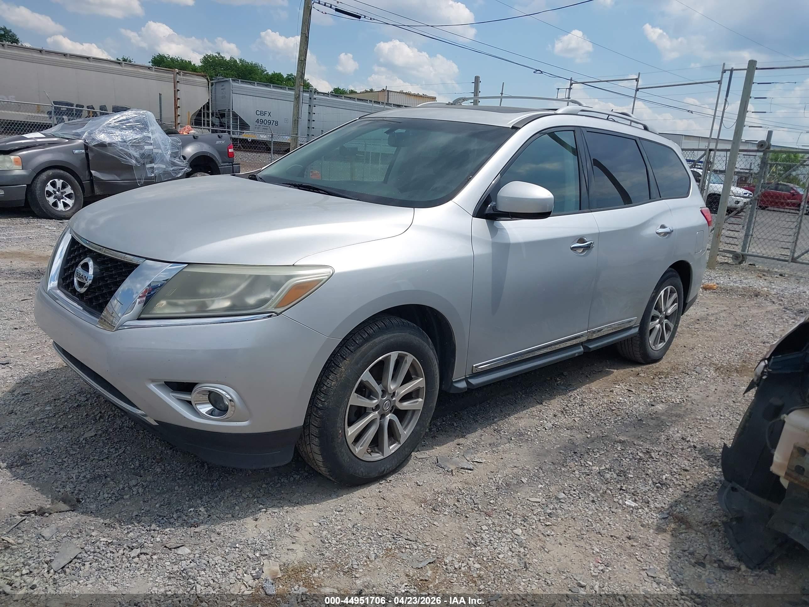 NISSAN PATHFINDER image 2