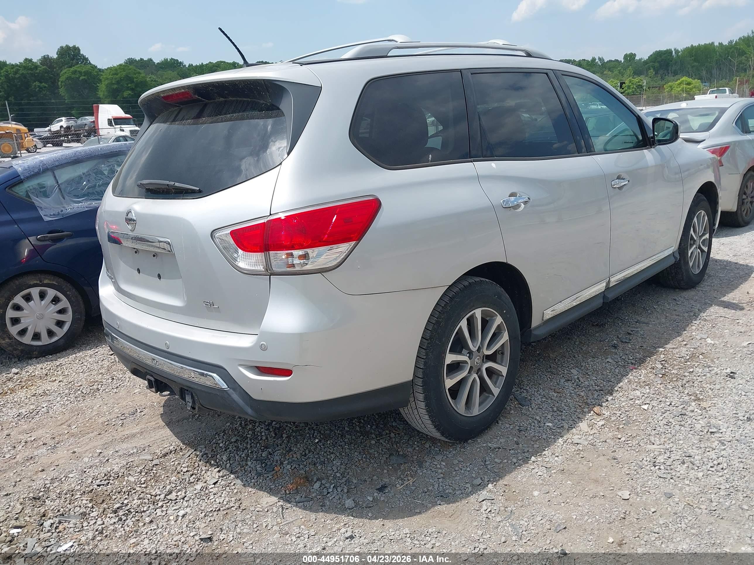 NISSAN PATHFINDER image 4