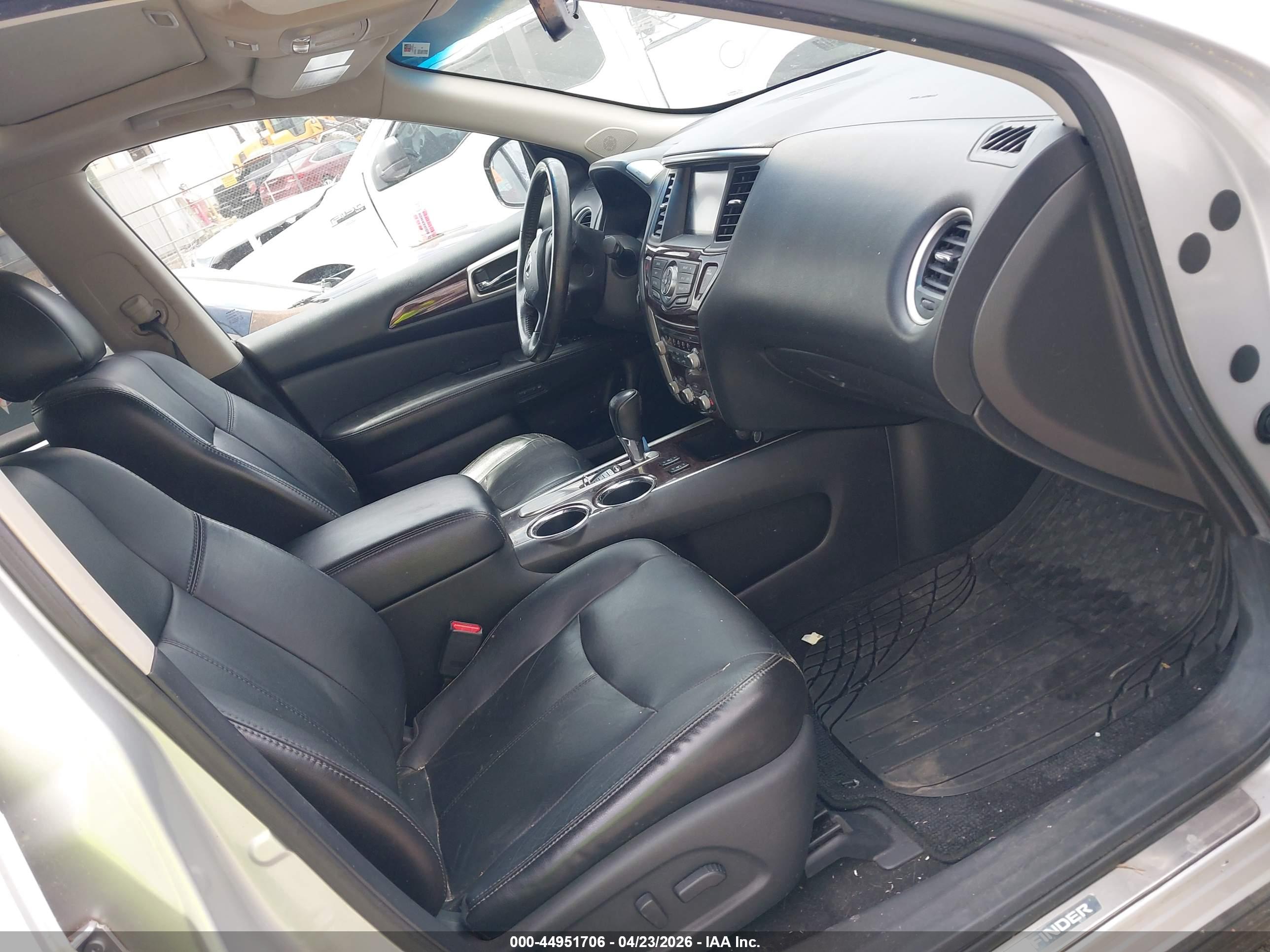 NISSAN PATHFINDER image 5