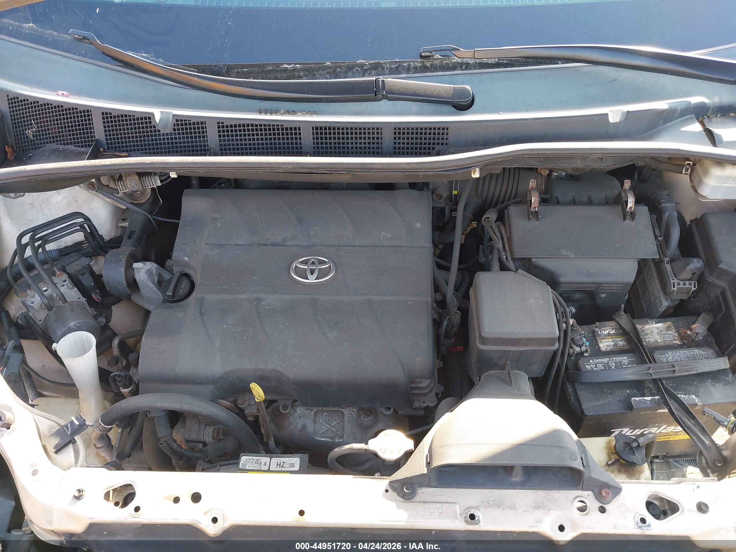 TOYOTA SIENNA image 10