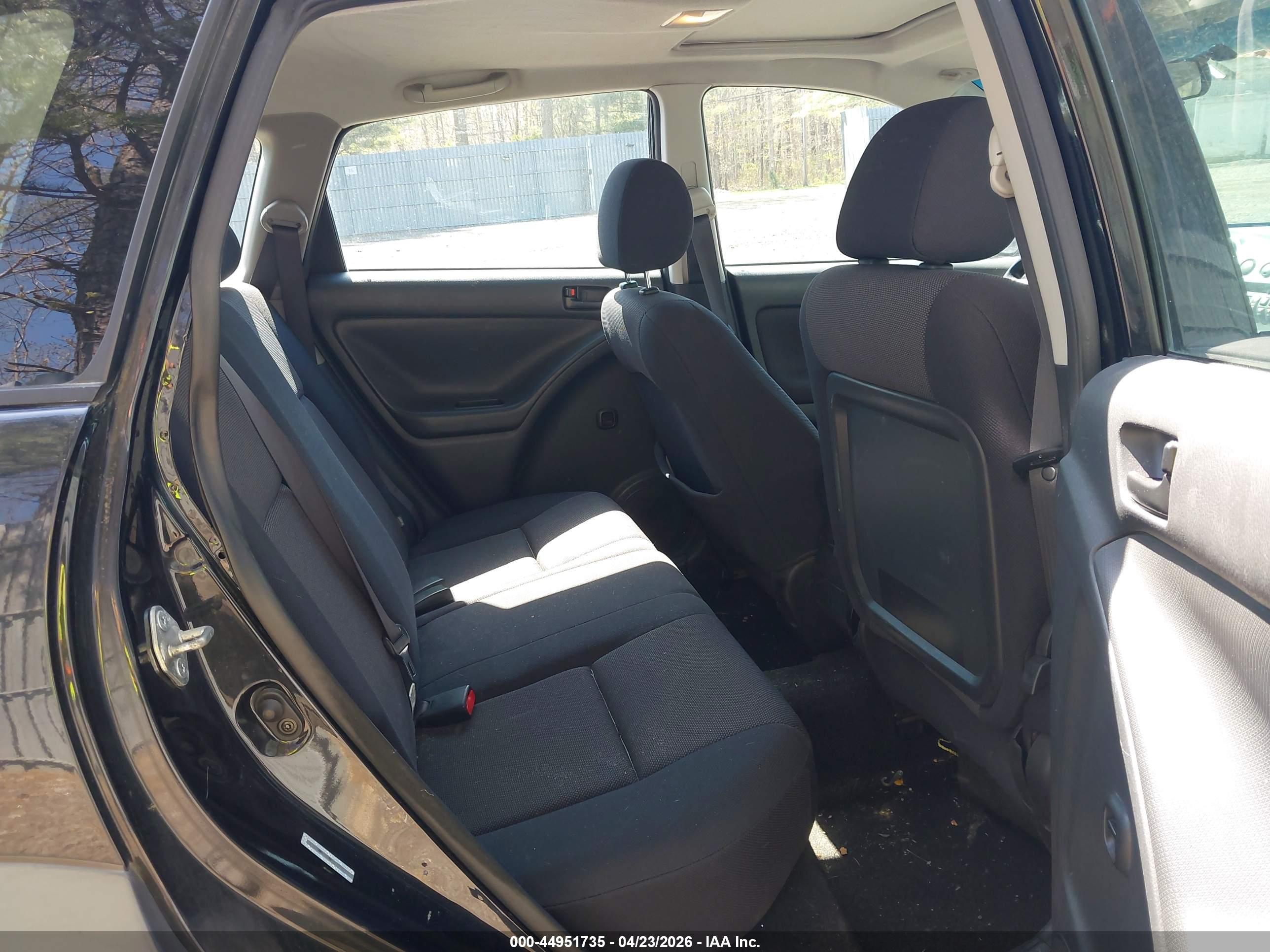 PONTIAC VIBE image 8