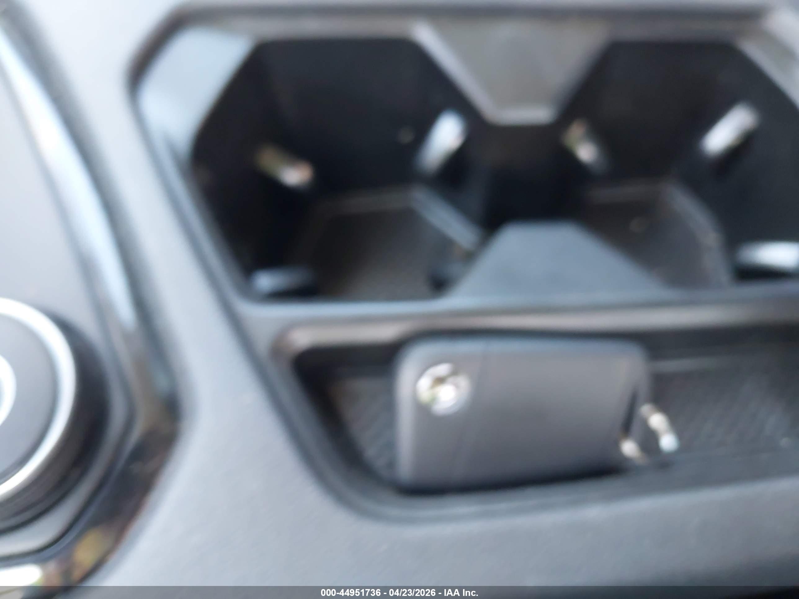 VOLKSWAGEN TAOS image 11