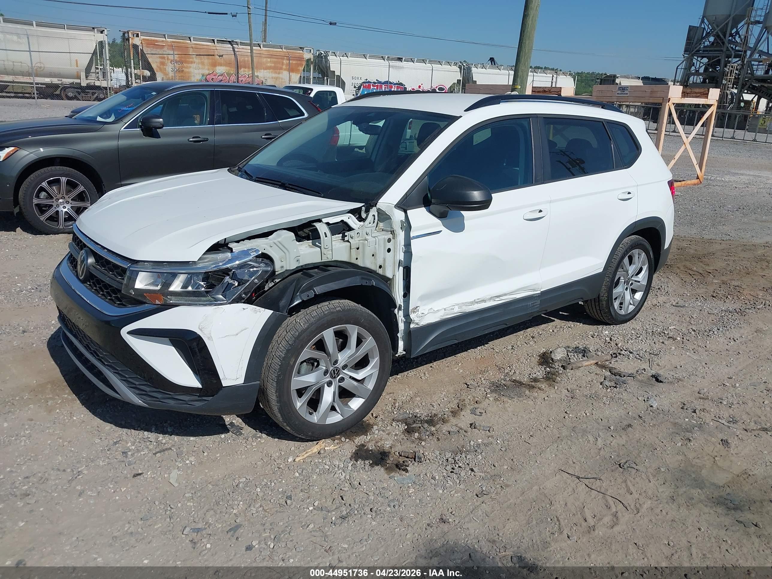 VOLKSWAGEN TAOS image 2