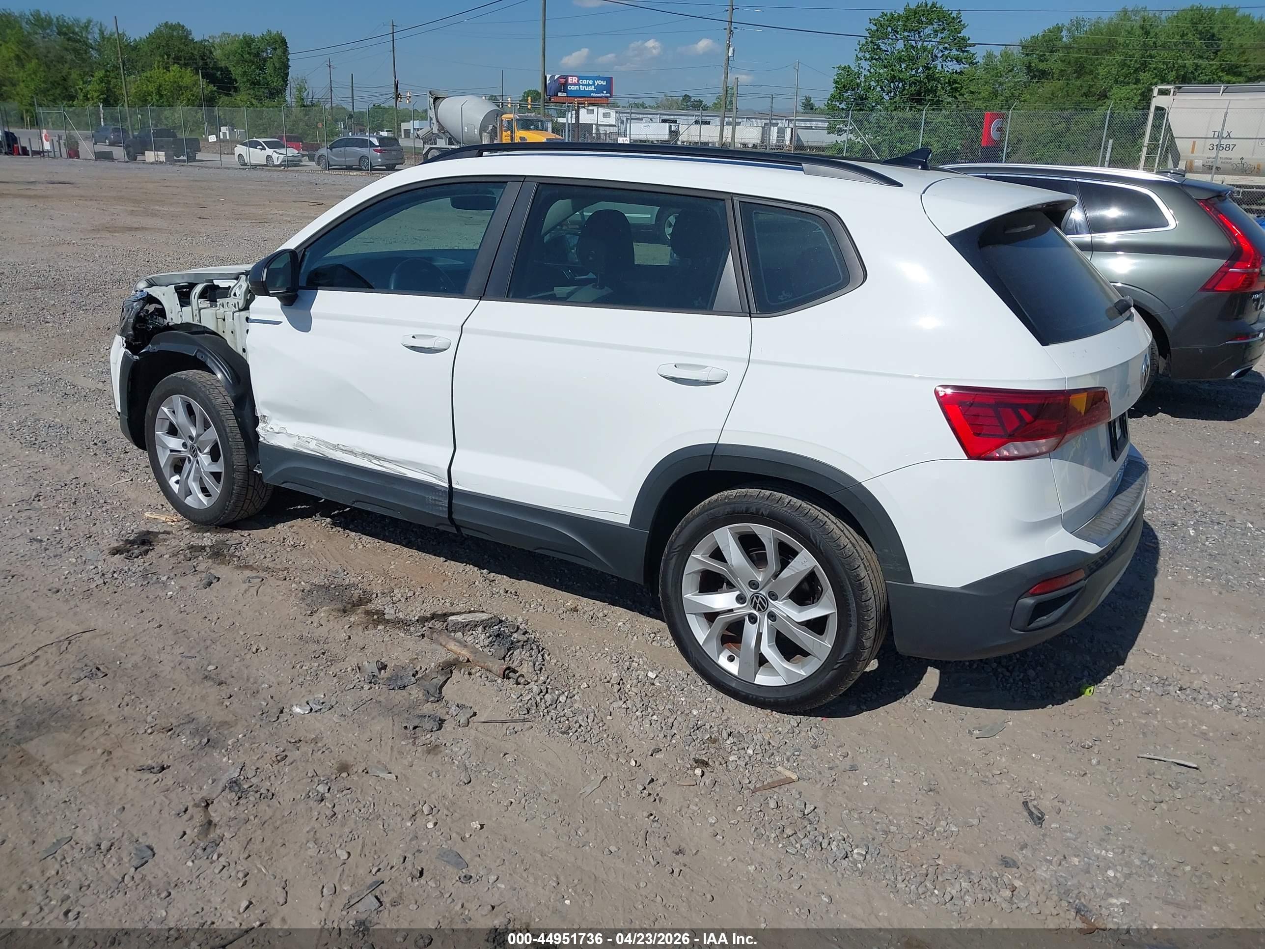 VOLKSWAGEN TAOS image 3