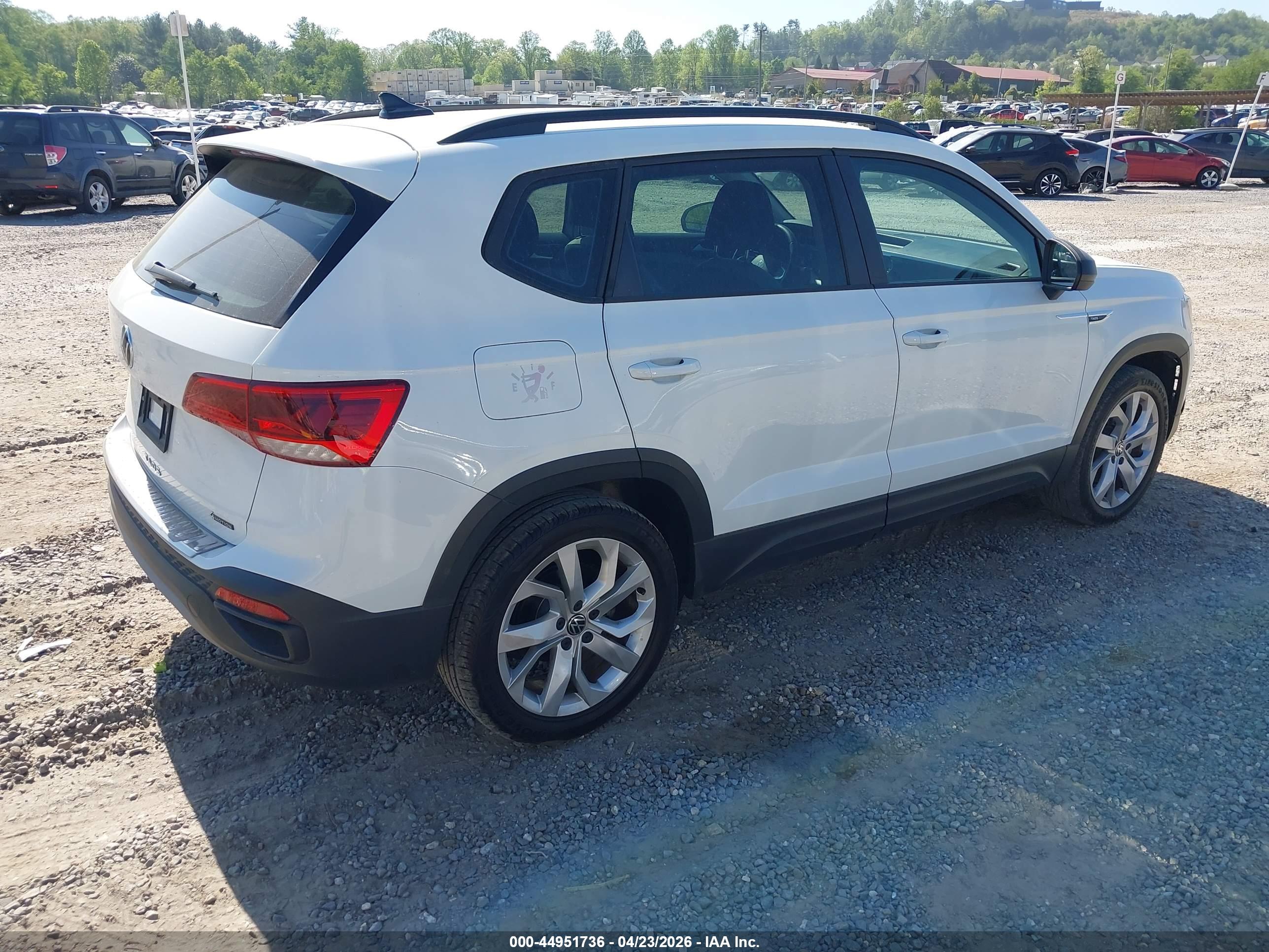 VOLKSWAGEN TAOS image 4