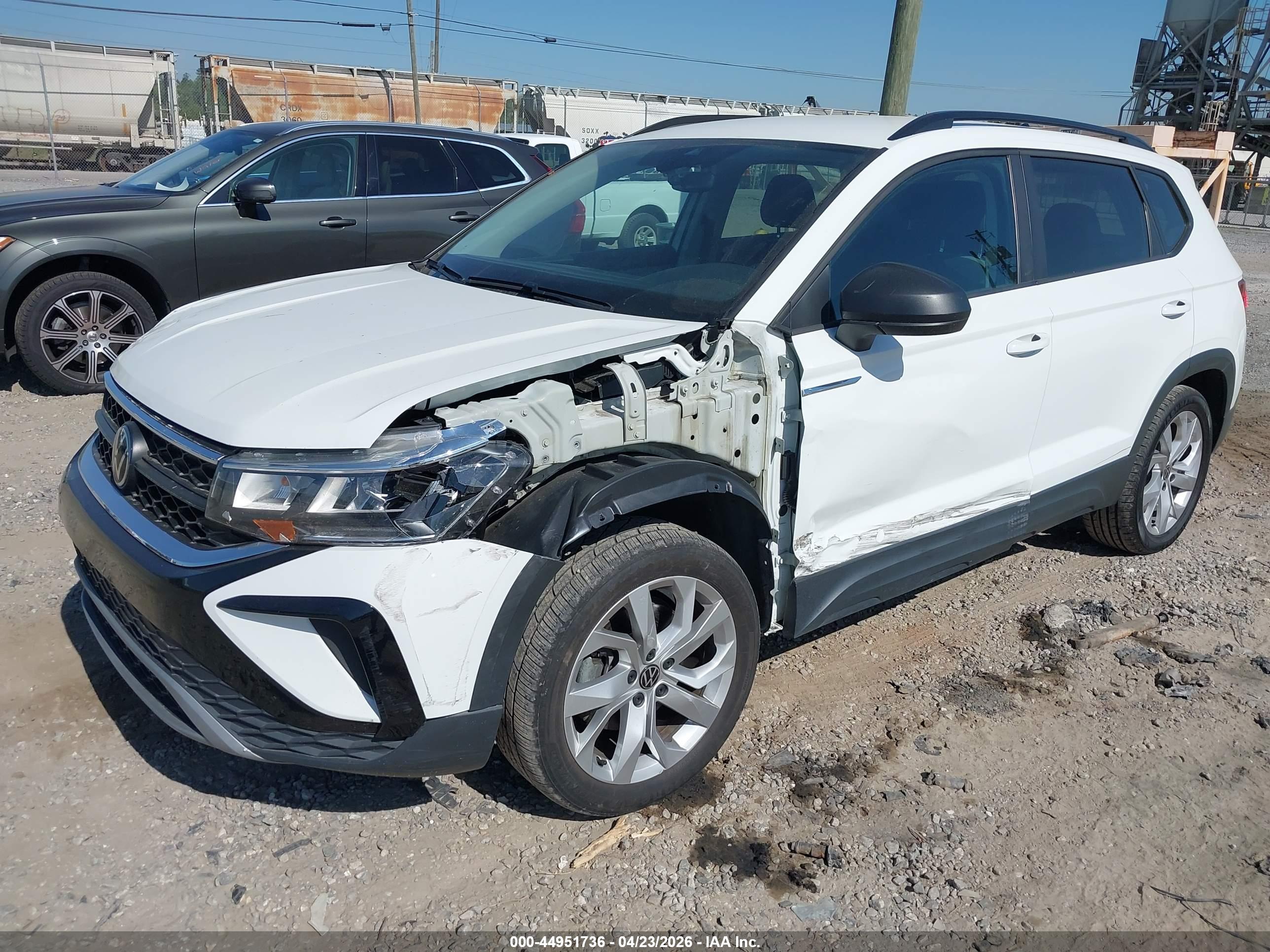 VOLKSWAGEN TAOS image 6