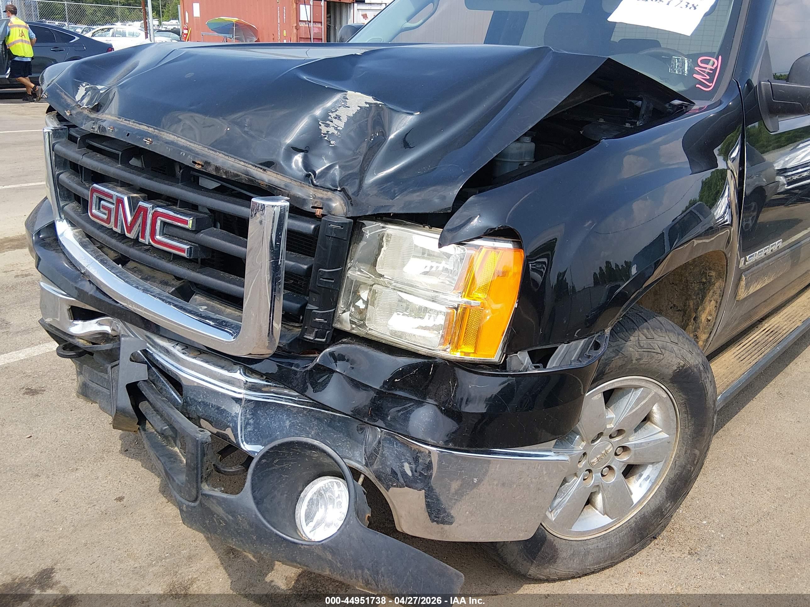 GMC SIERRA image 6