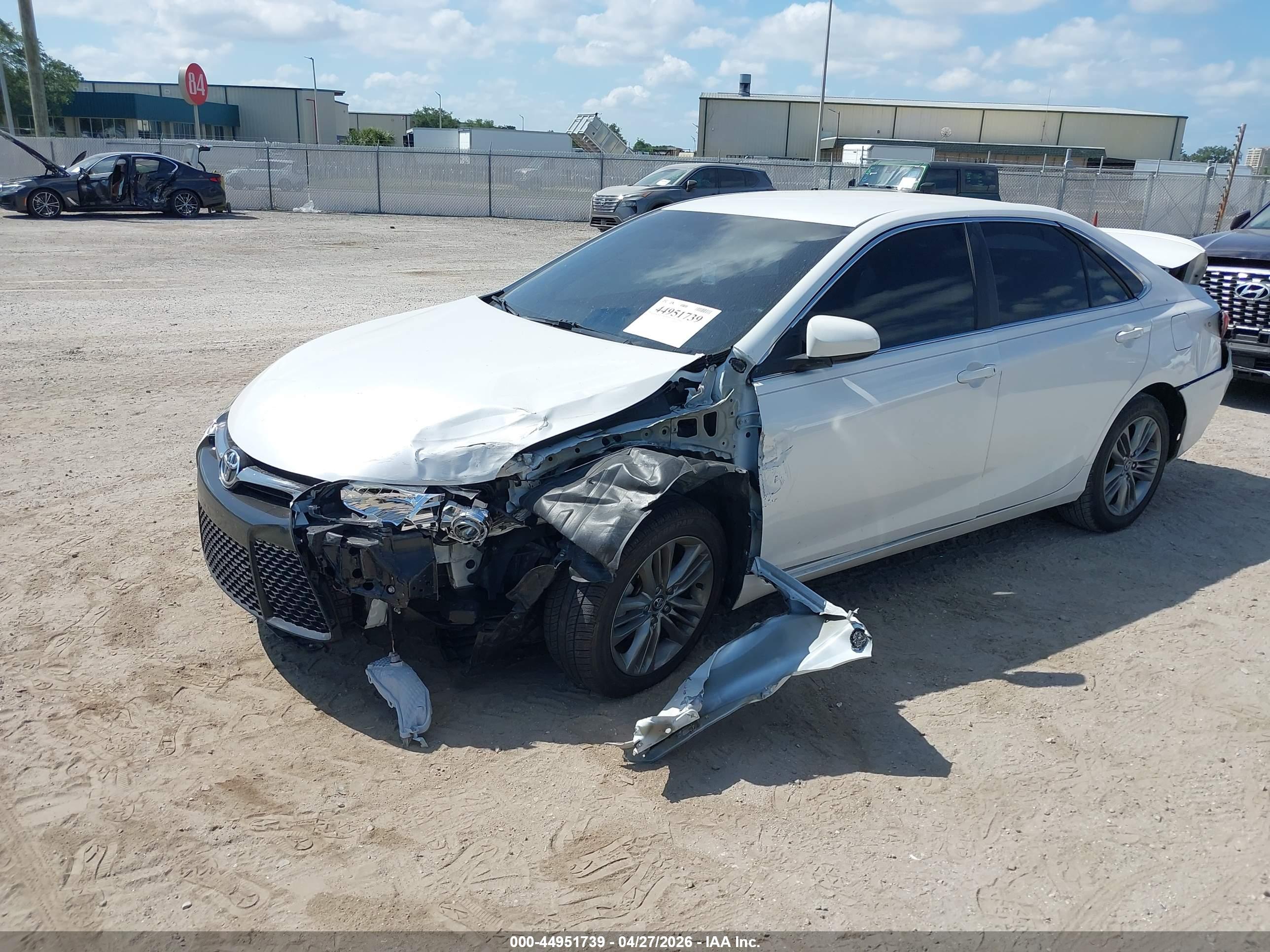 TOYOTA CAMRY image 2