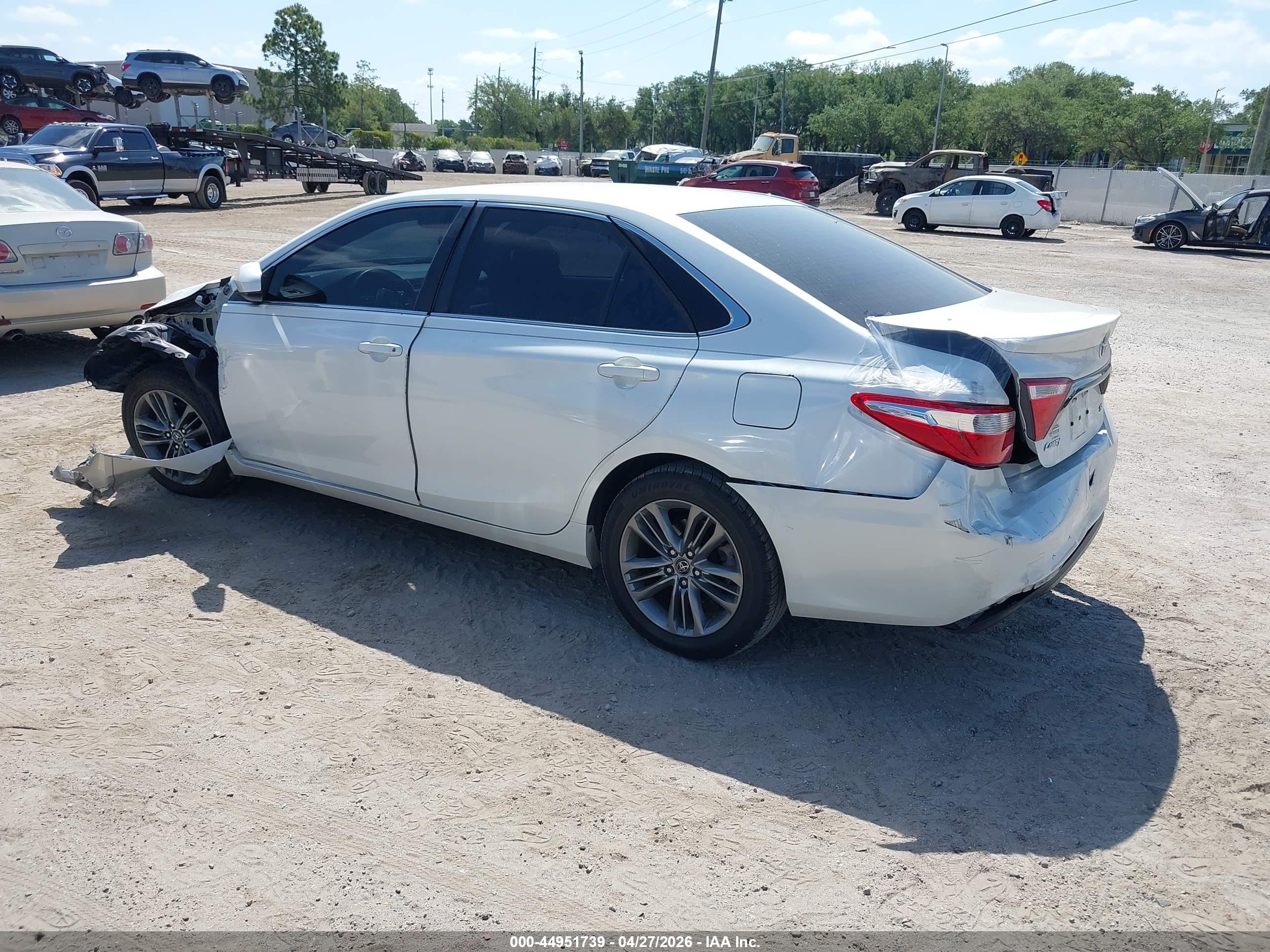 TOYOTA CAMRY image 3