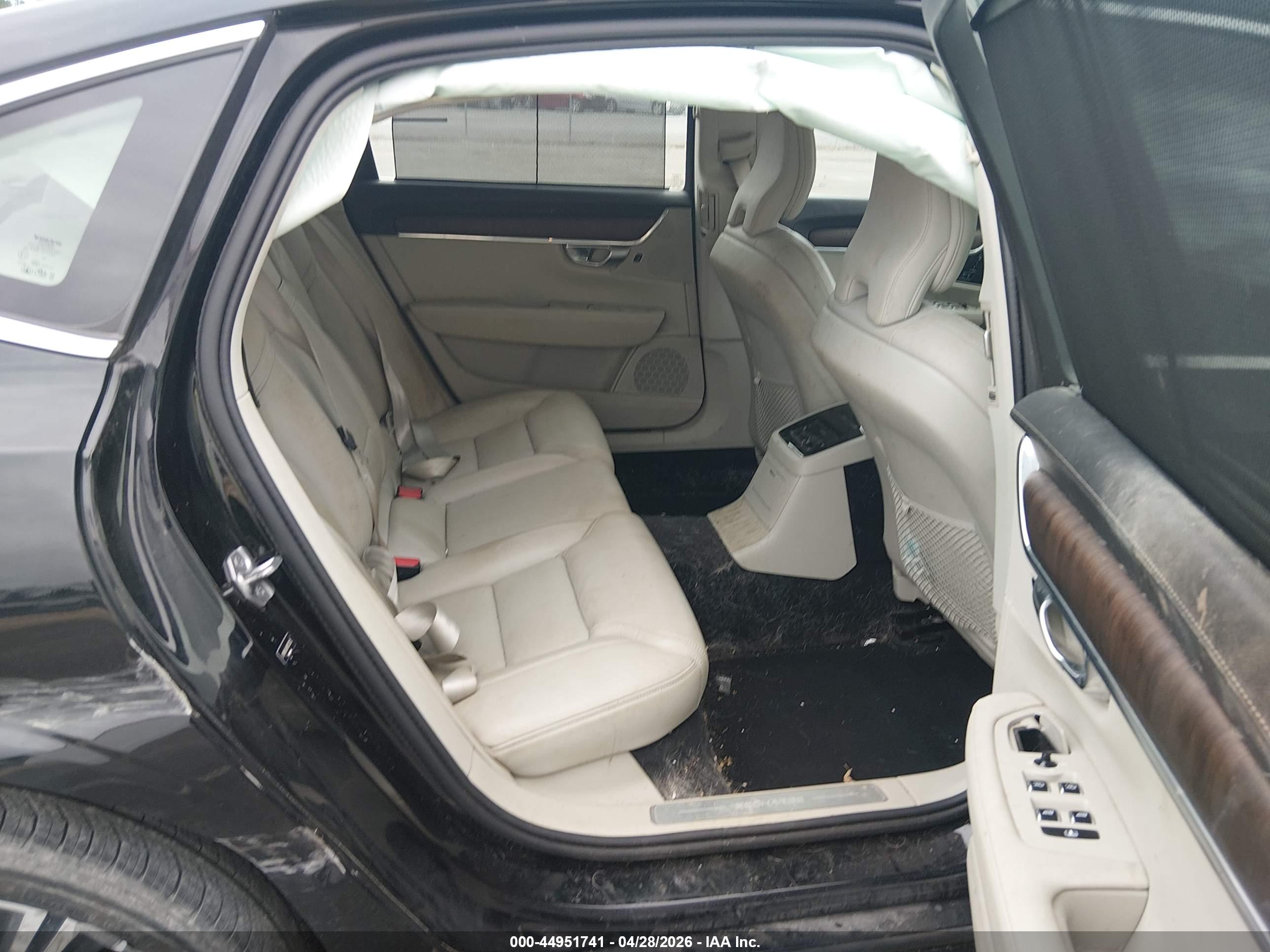 VOLVO S90 image 8