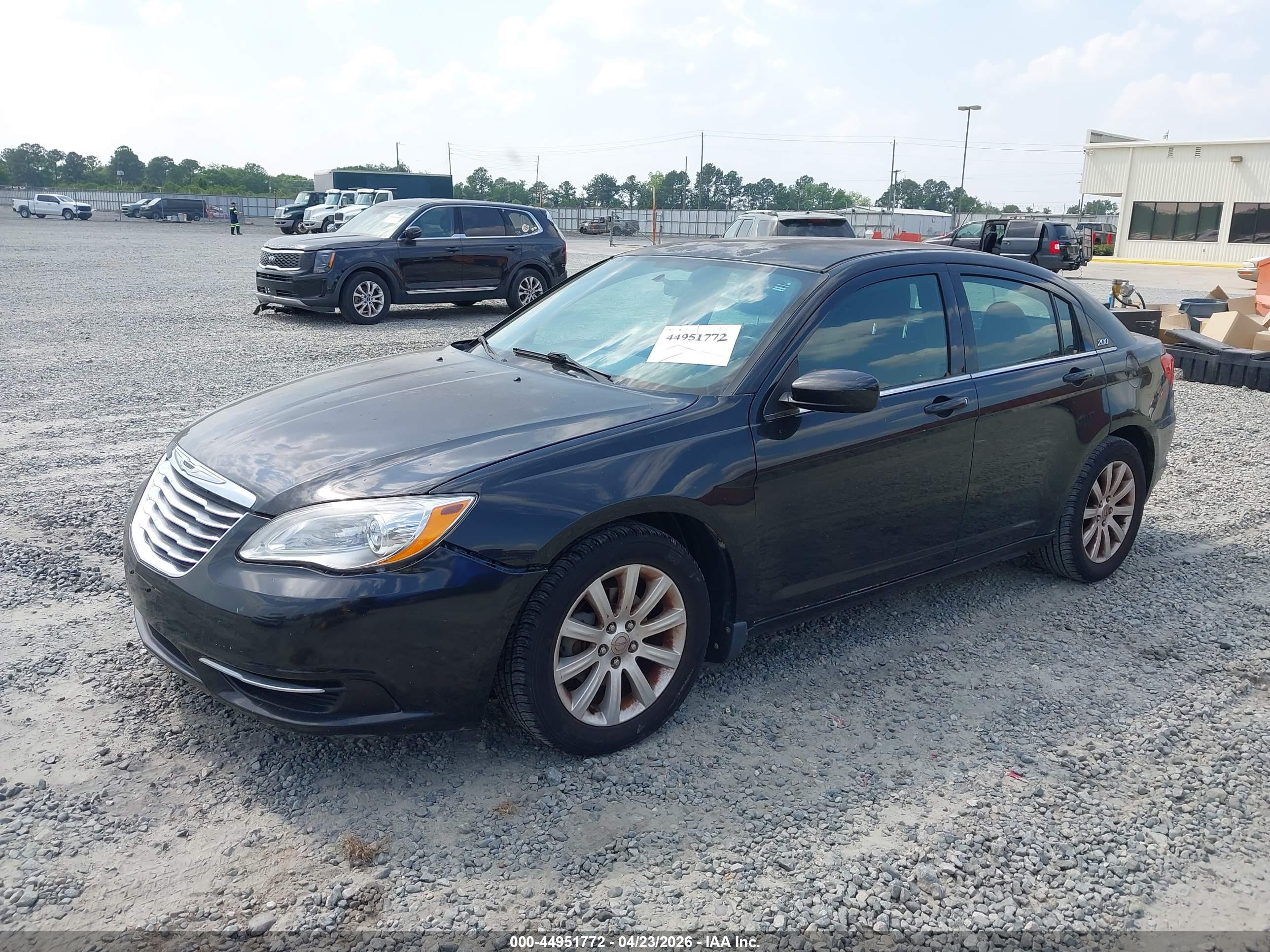 CHRYSLER 200 image 2