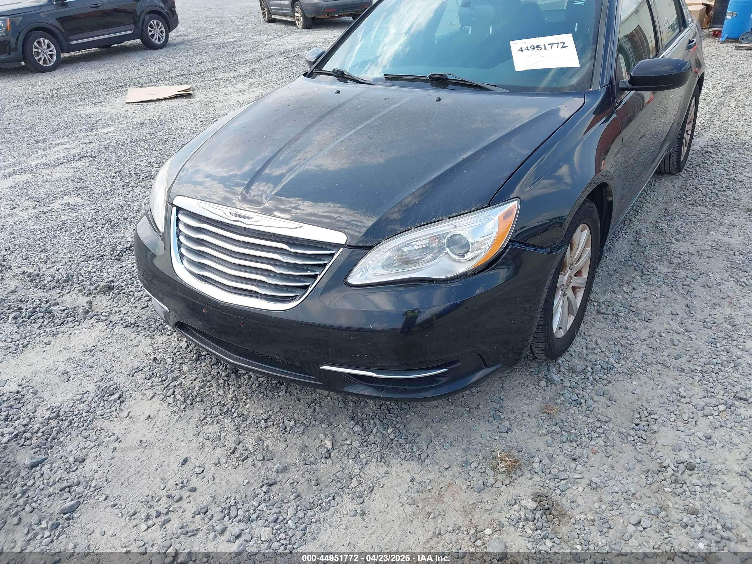 CHRYSLER 200 image 6