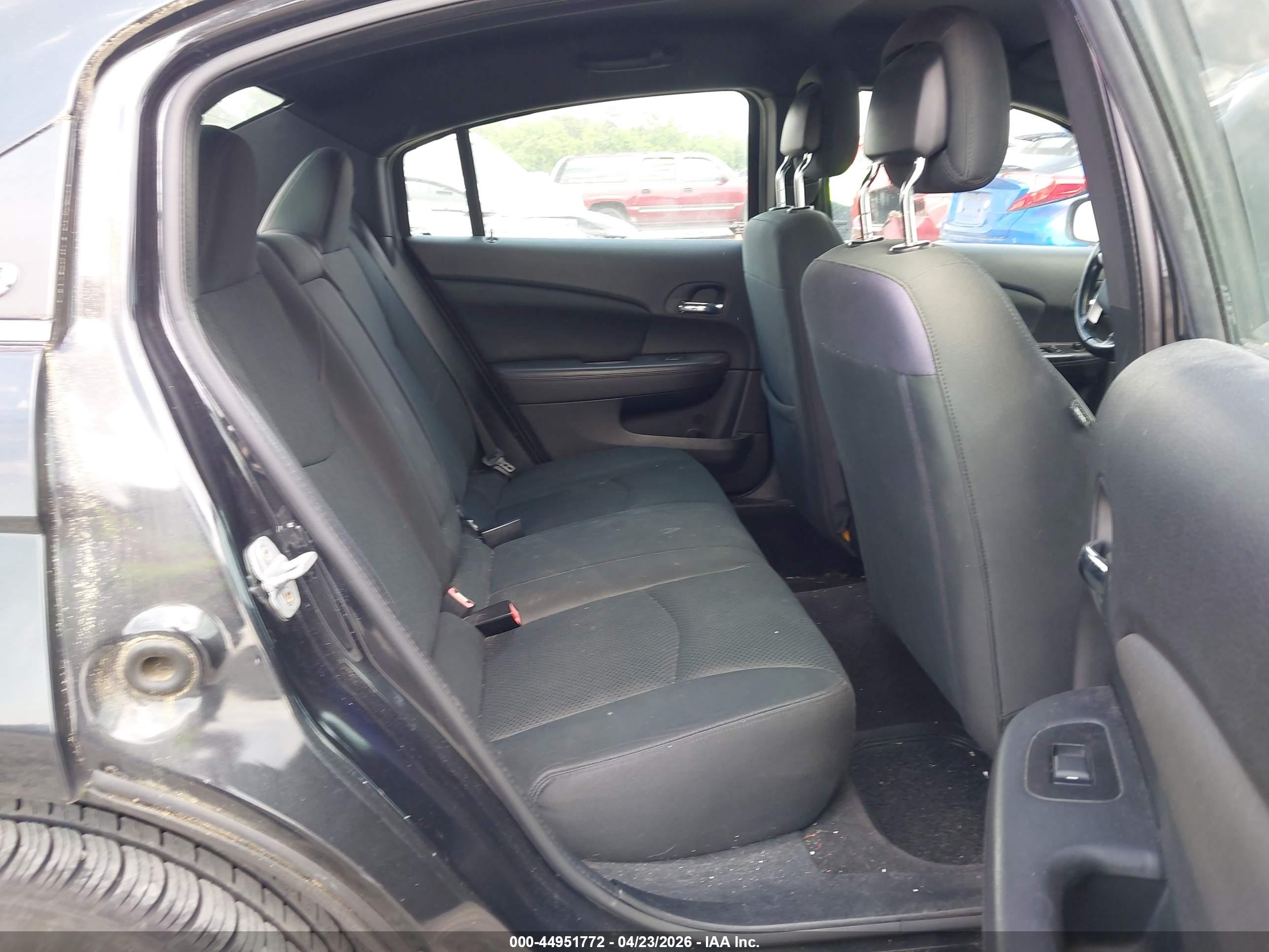 CHRYSLER 200 image 8