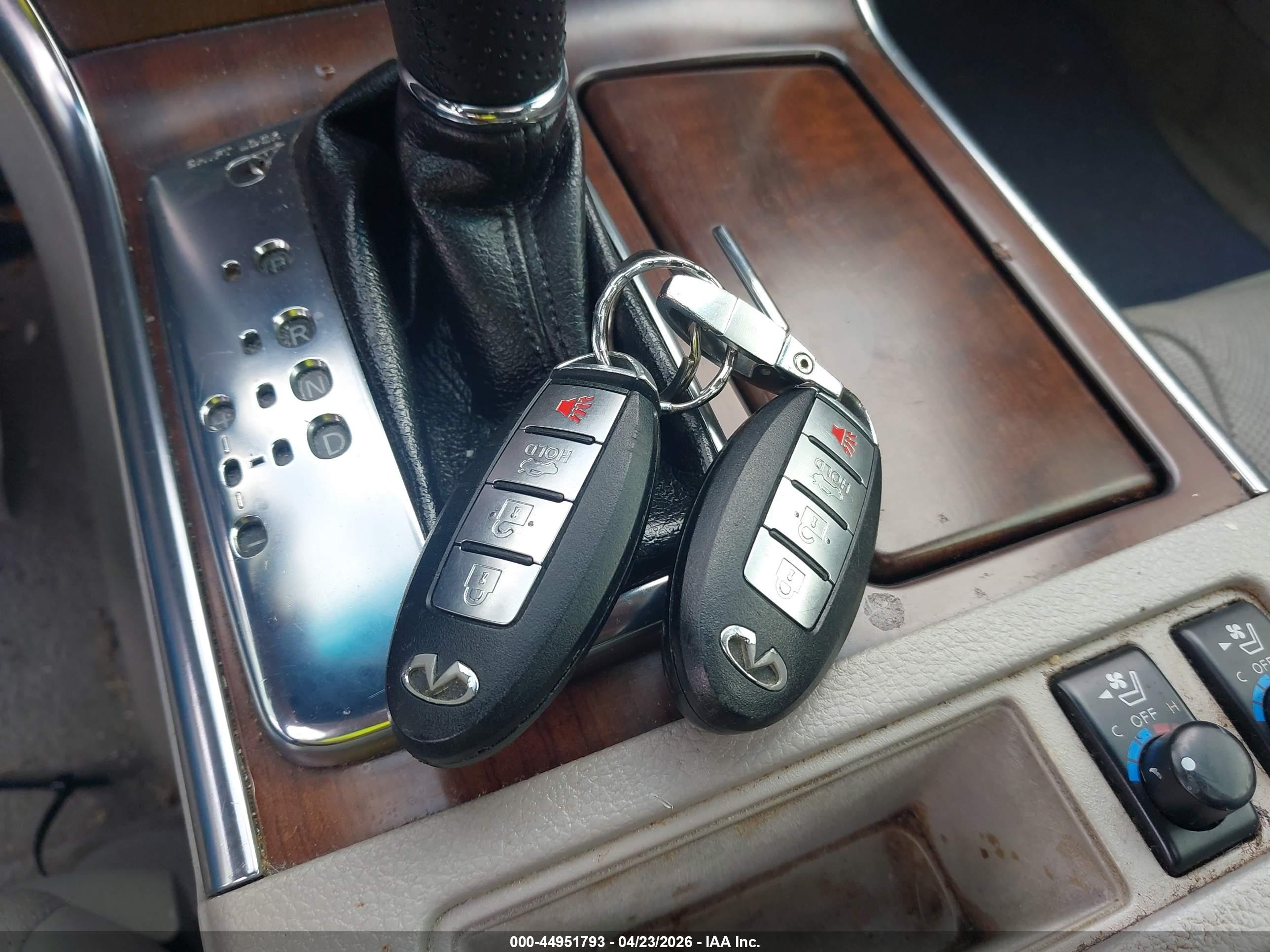 INFINITI M35 image 11