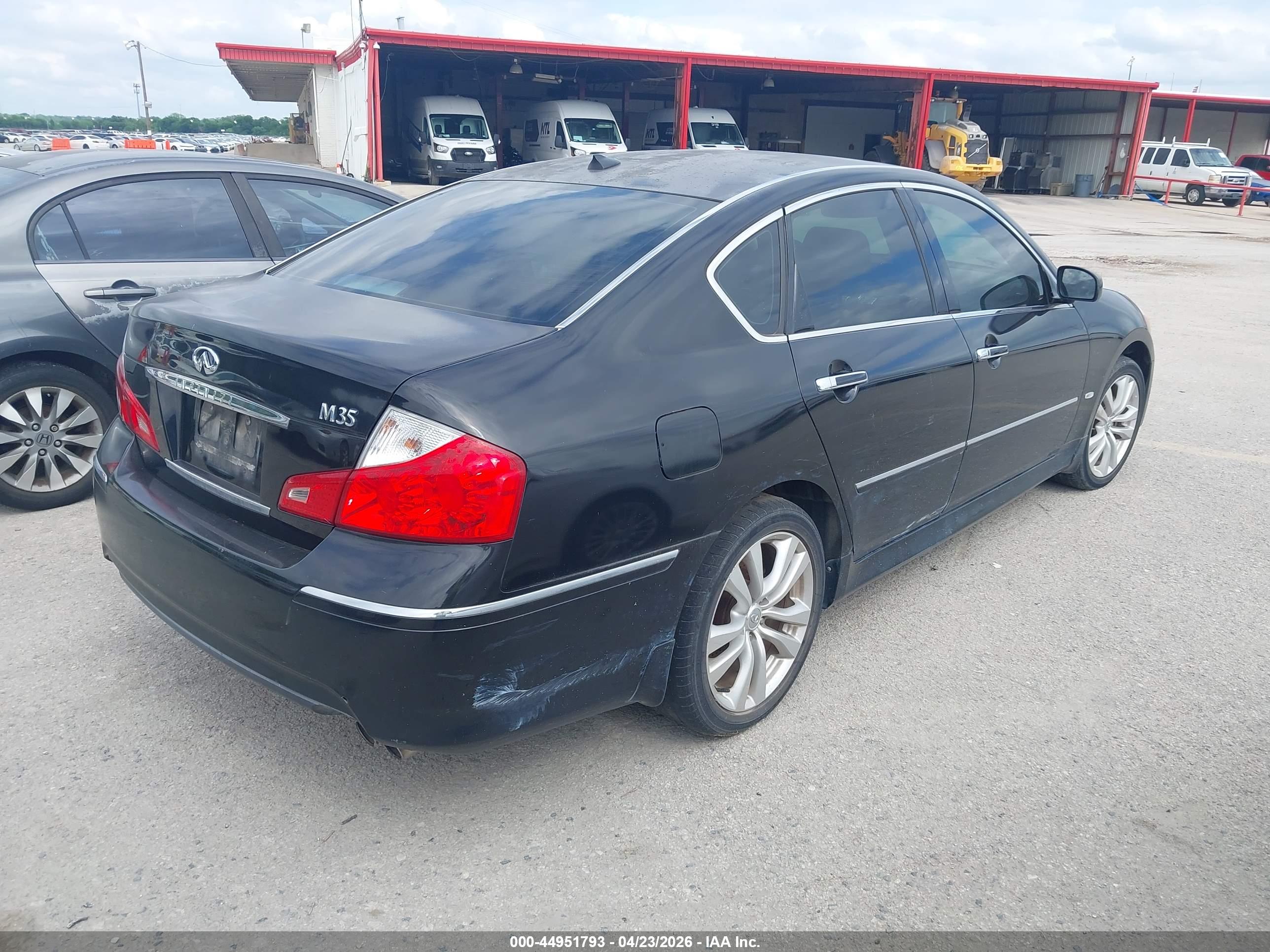 INFINITI M35 image 4