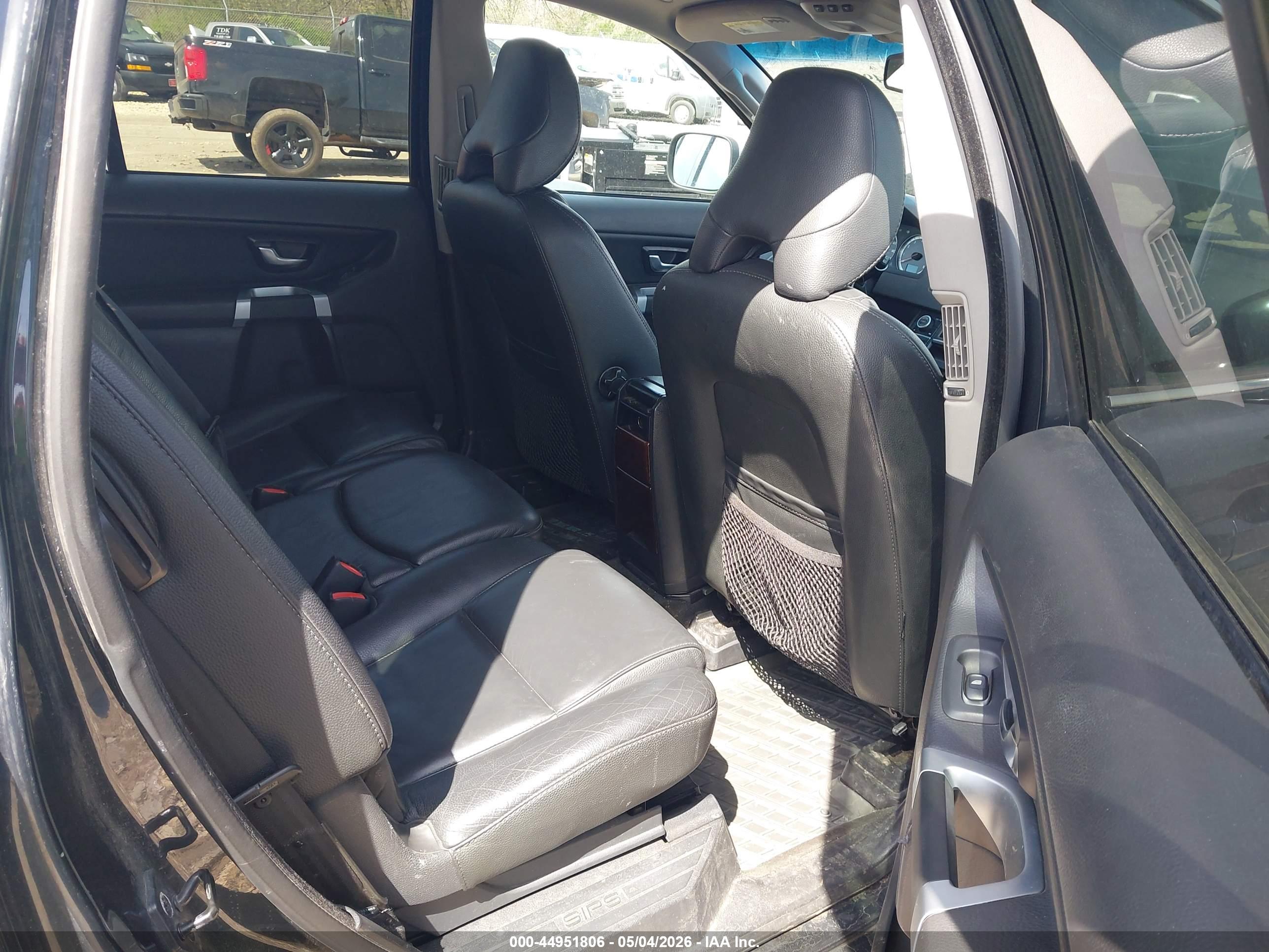 VOLVO XC90 image 8