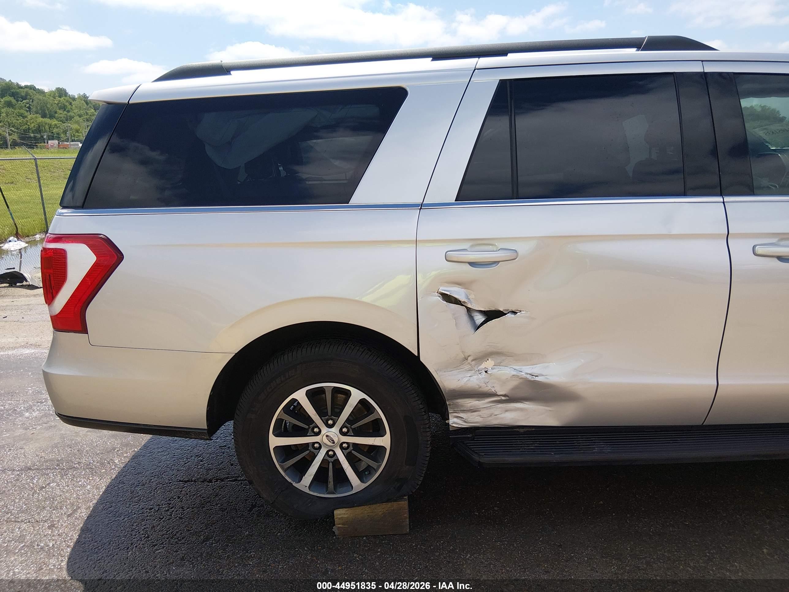 FORD EXPEDITION image 6