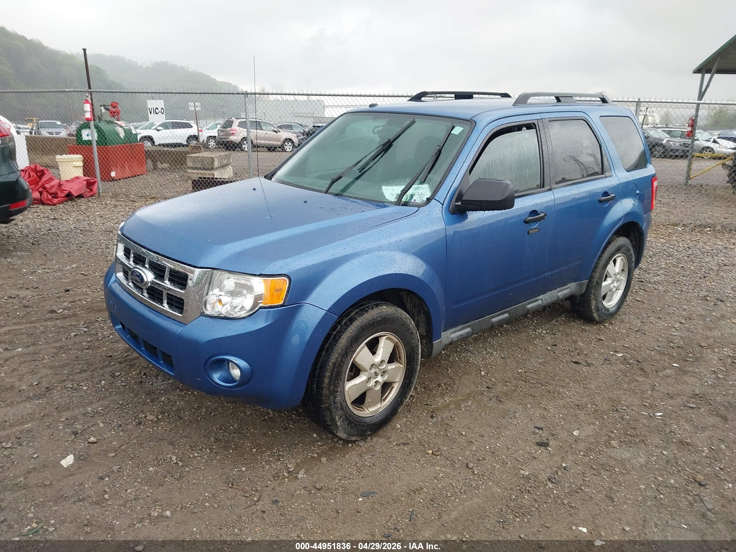 FORD ESCAPE image 2