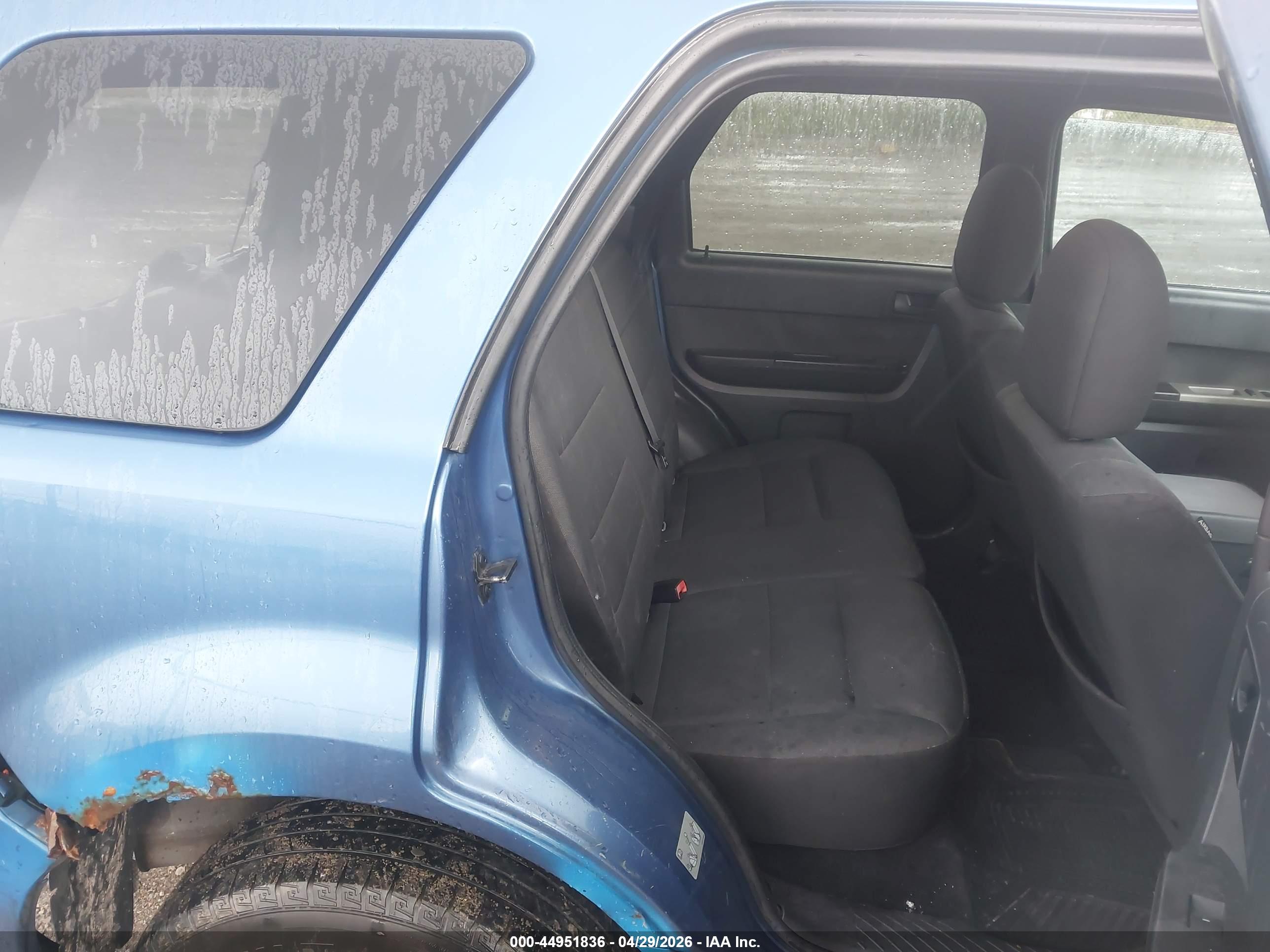FORD ESCAPE image 8