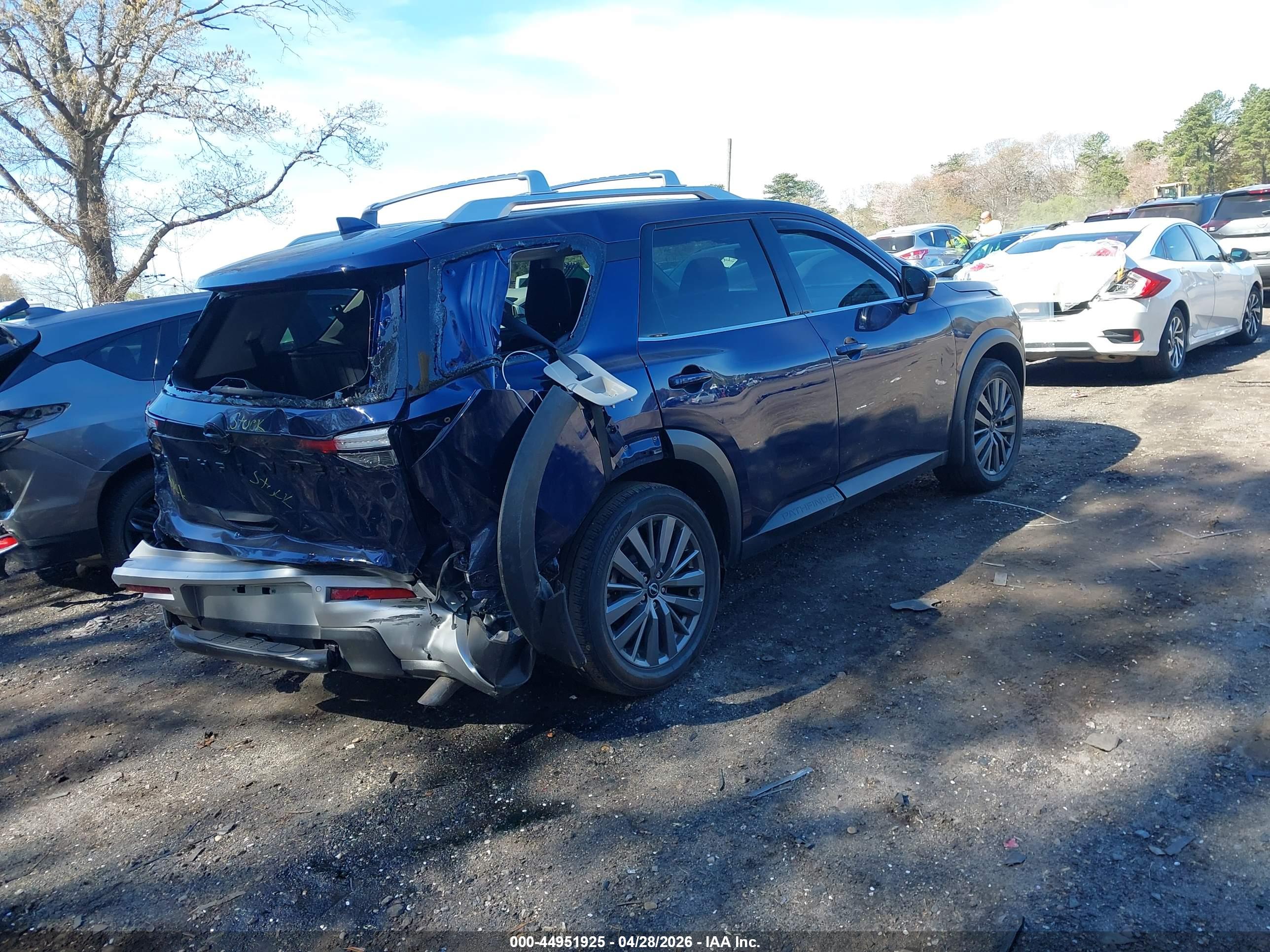 NISSAN PATHFINDER image 4