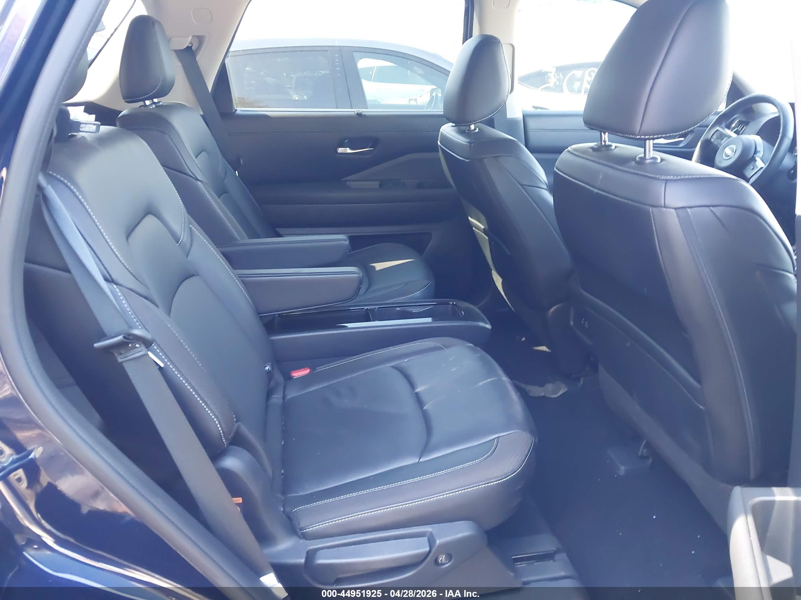 NISSAN PATHFINDER image 8