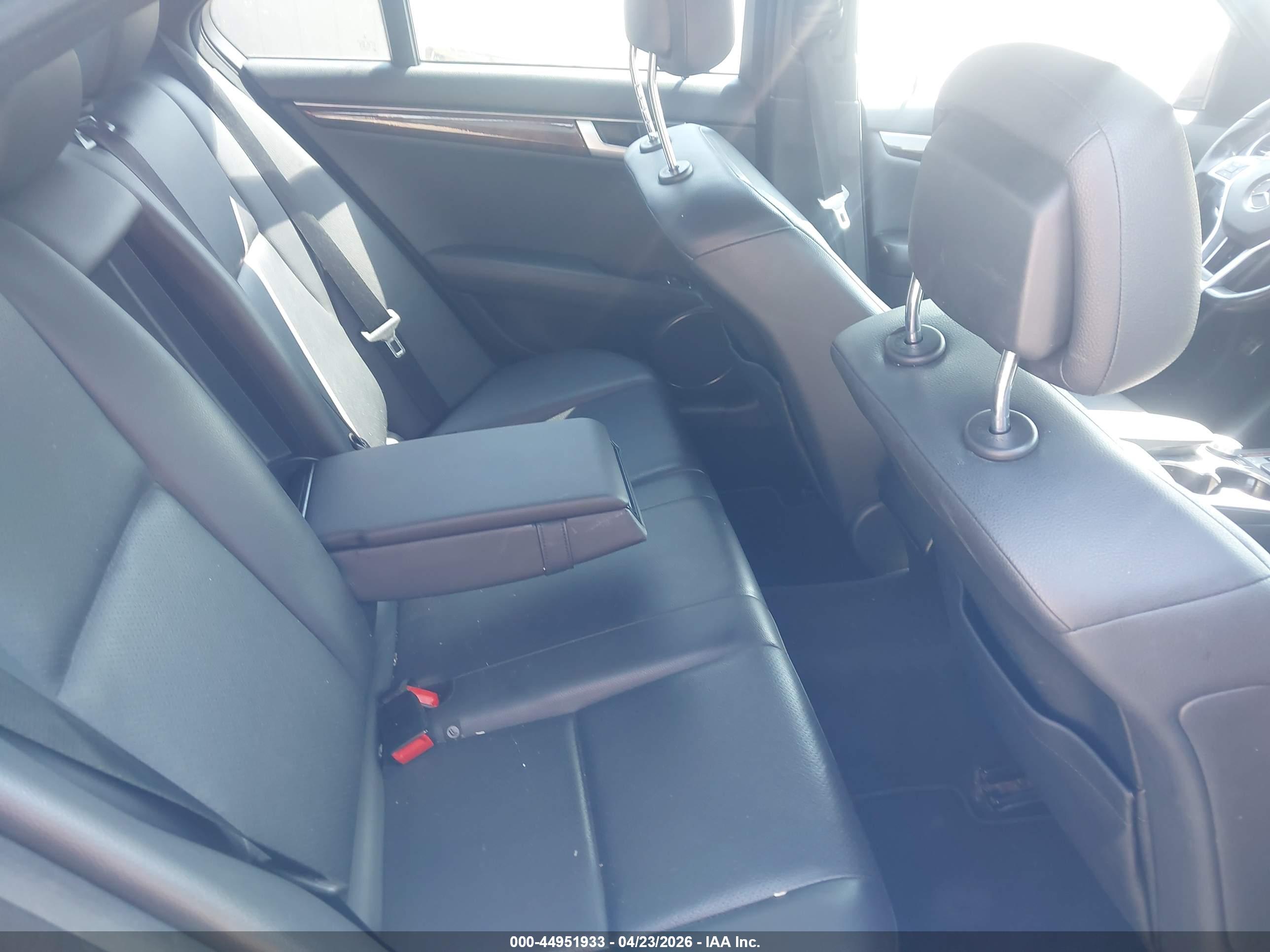 MERCEDES-BENZ C image 8