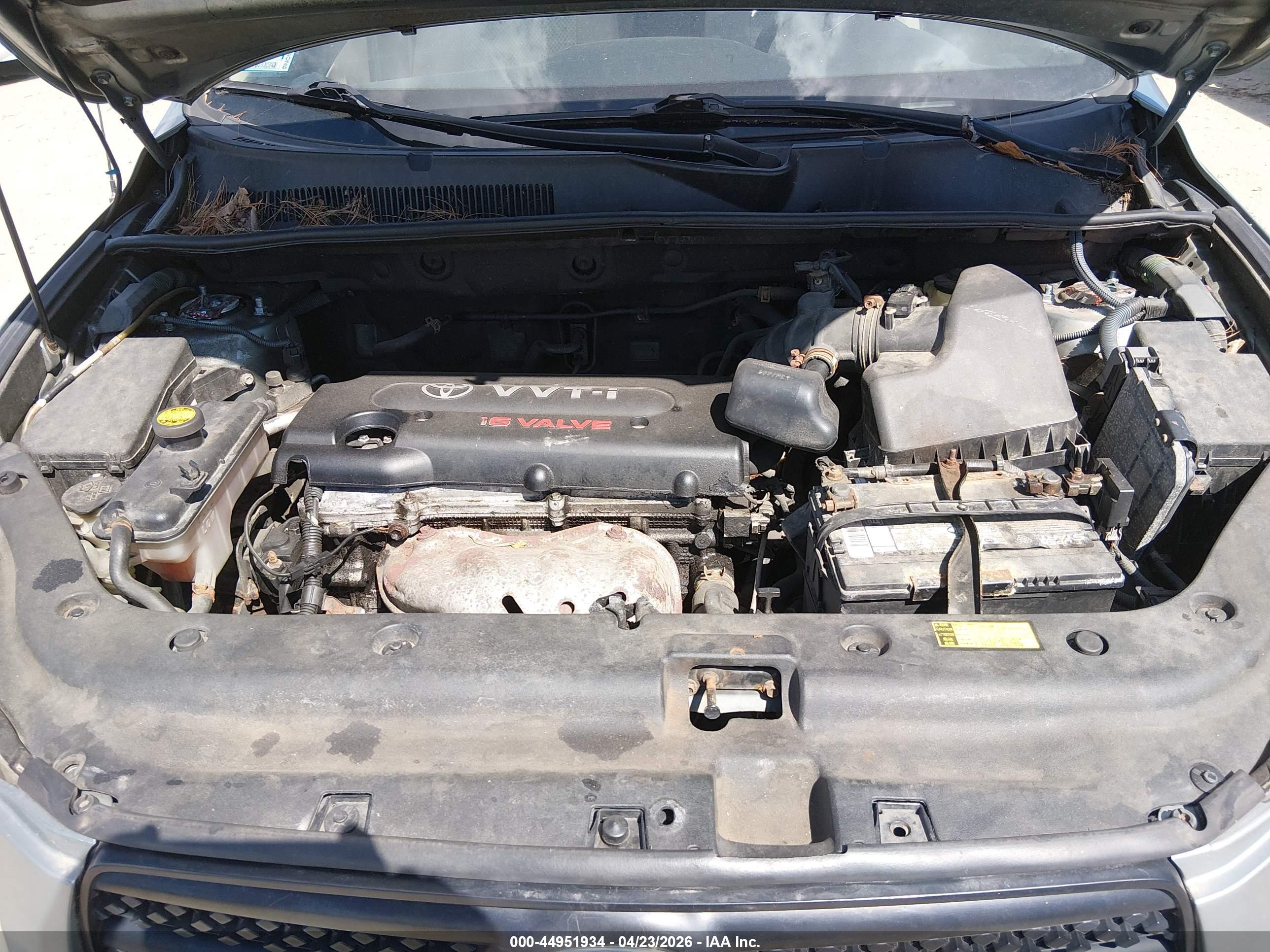 TOYOTA RAV4 image 10