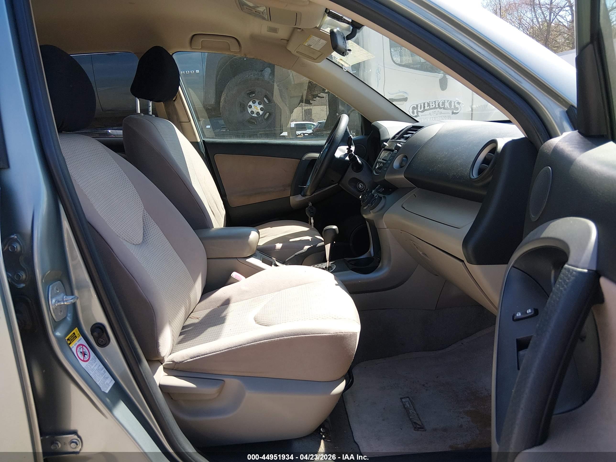 TOYOTA RAV4 image 5