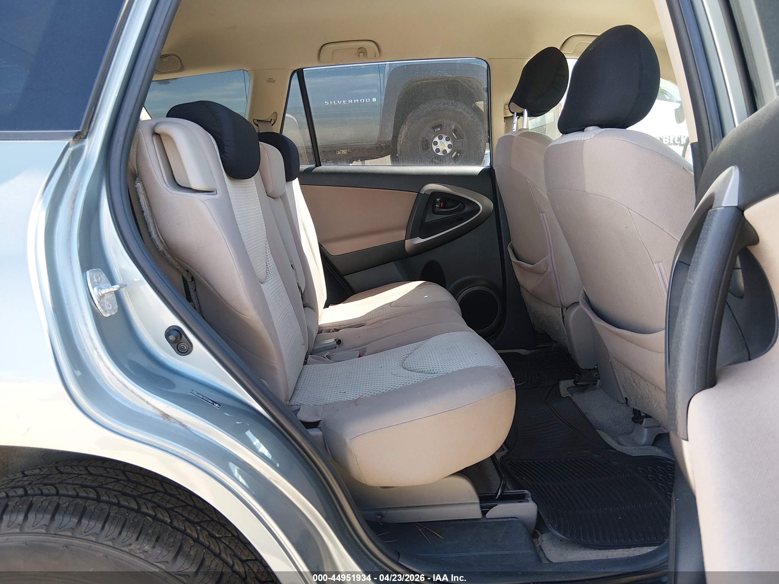 TOYOTA RAV4 image 8