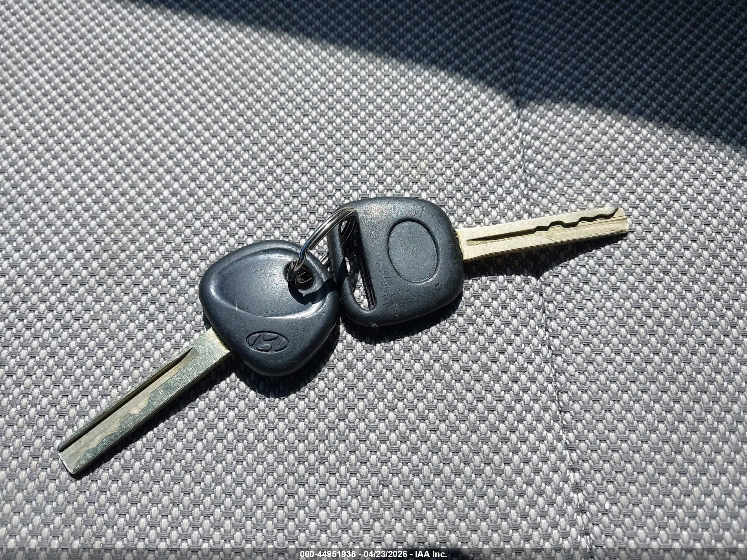 HYUNDAI ACCENT image 11
