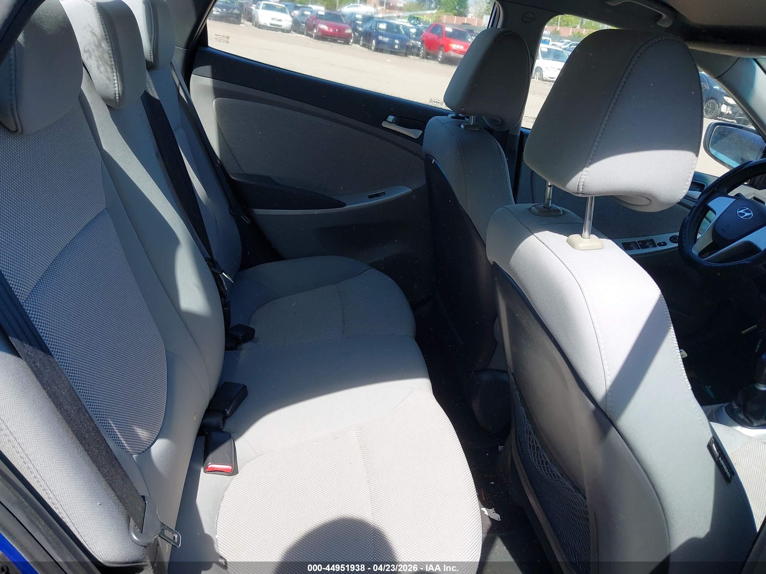HYUNDAI ACCENT image 8