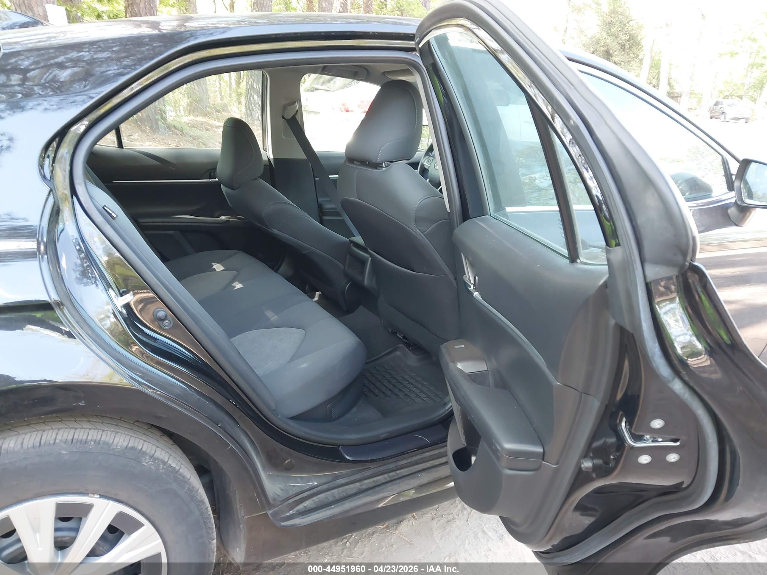 TOYOTA CAMRY image 8