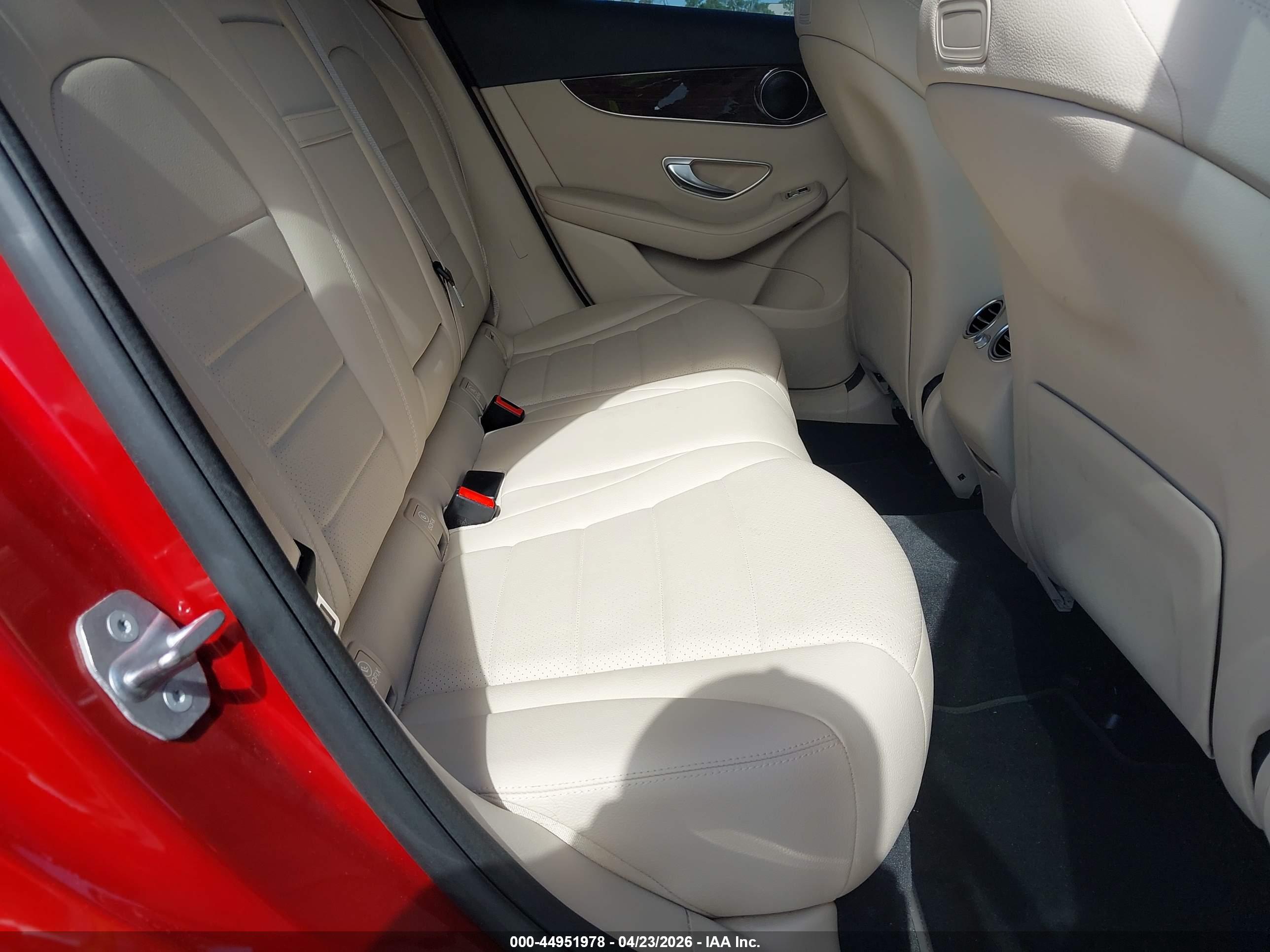 MERCEDES-BENZ GLC image 8