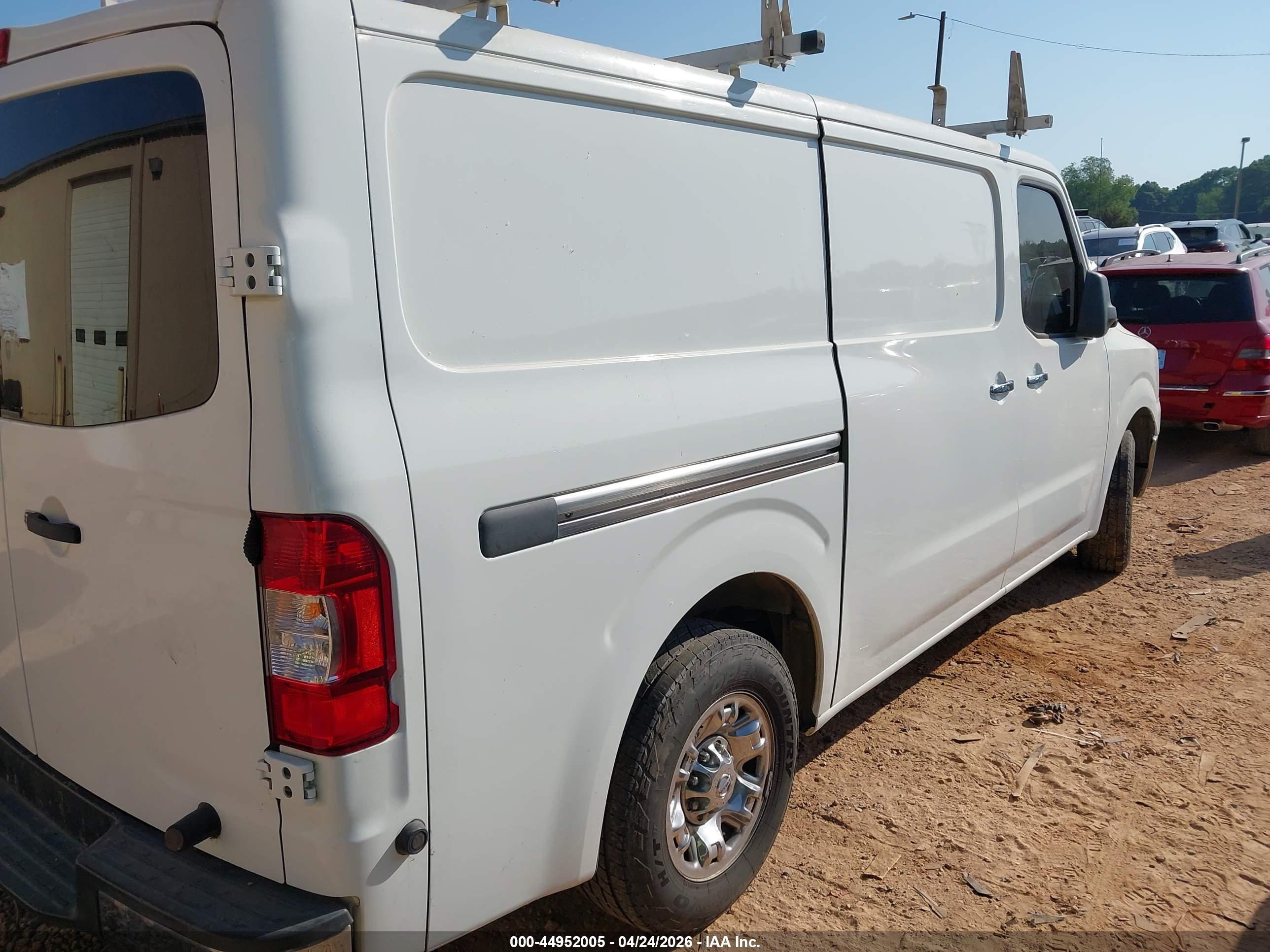 NISSAN NV image 6