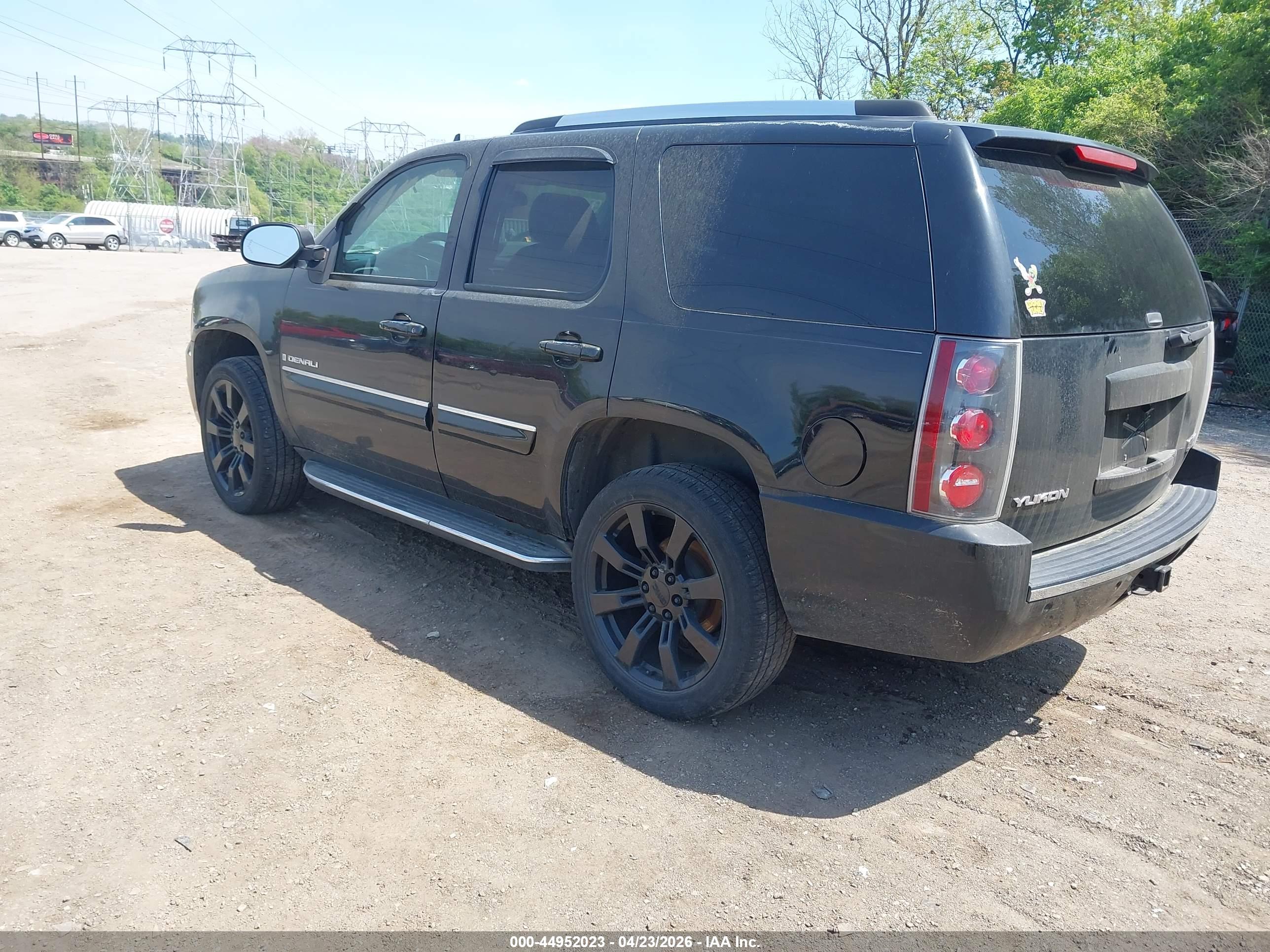 GMC YUKON image 3