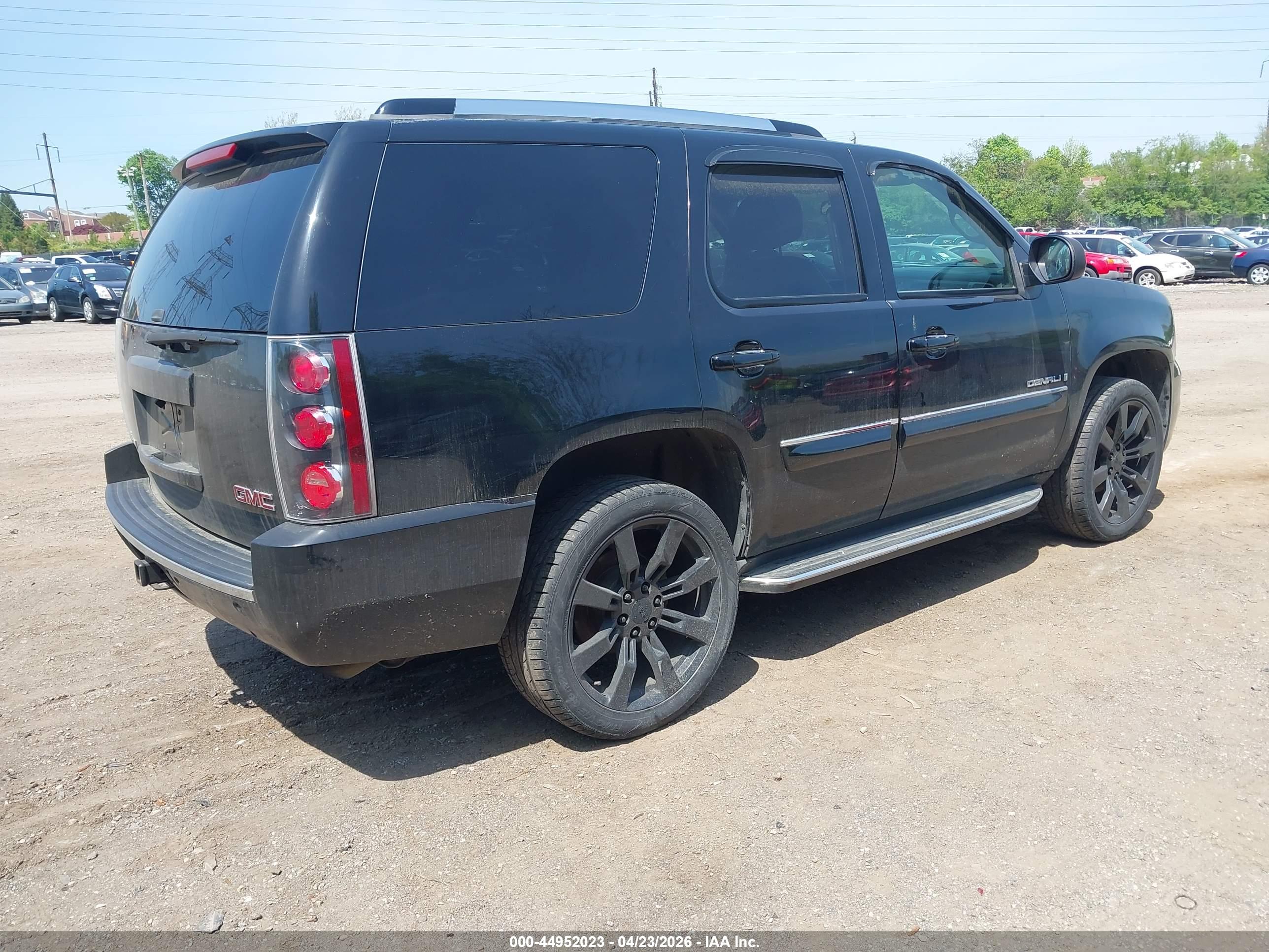 GMC YUKON image 4