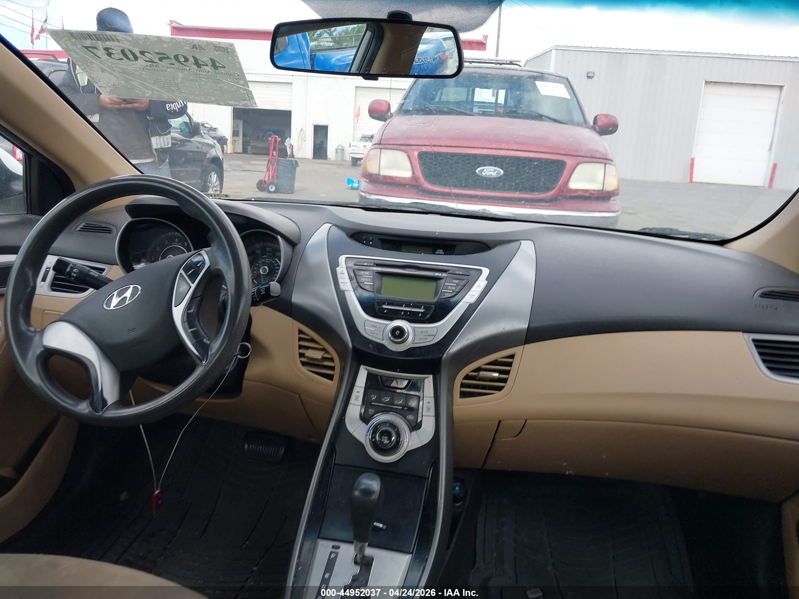 HYUNDAI ELANTRA image 5