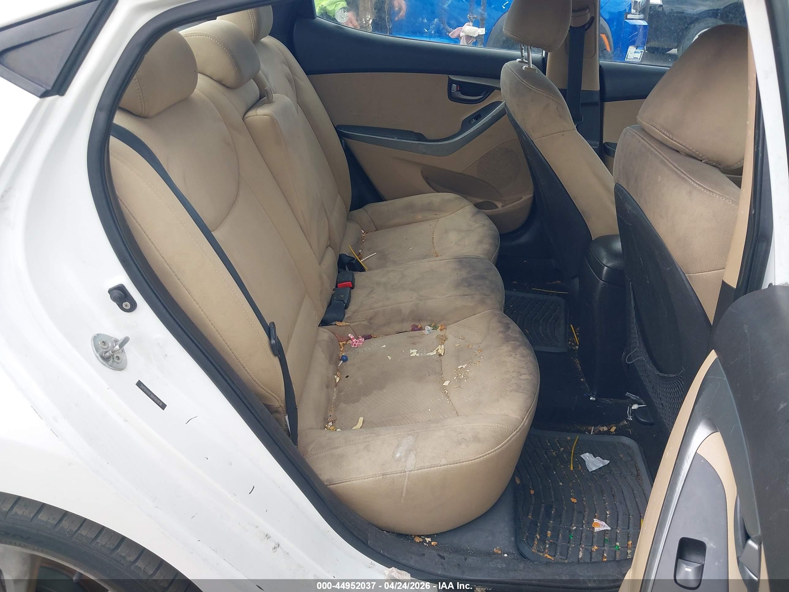 HYUNDAI ELANTRA image 8