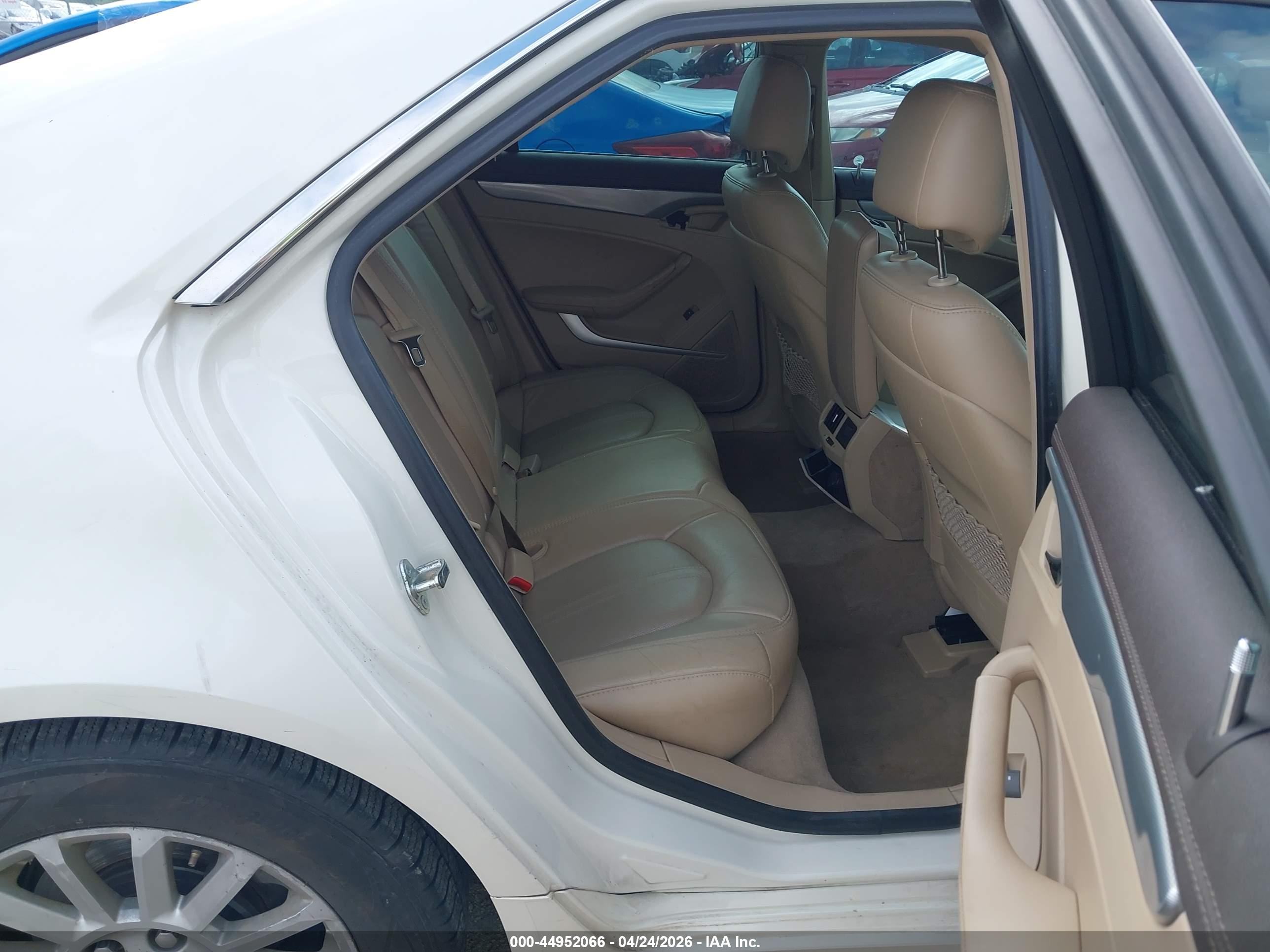 CADILLAC CTS image 8