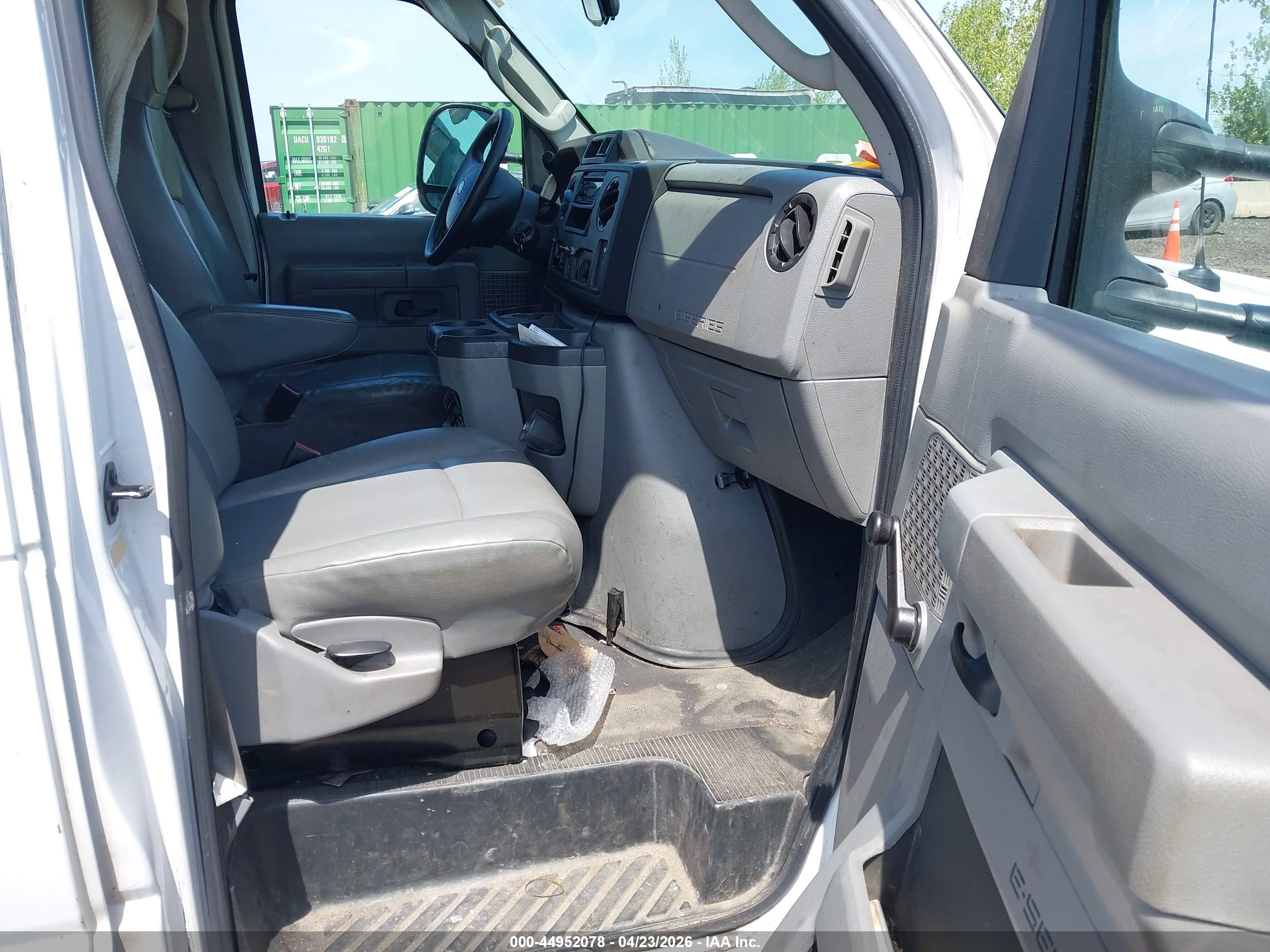 FORD E-250 image 5