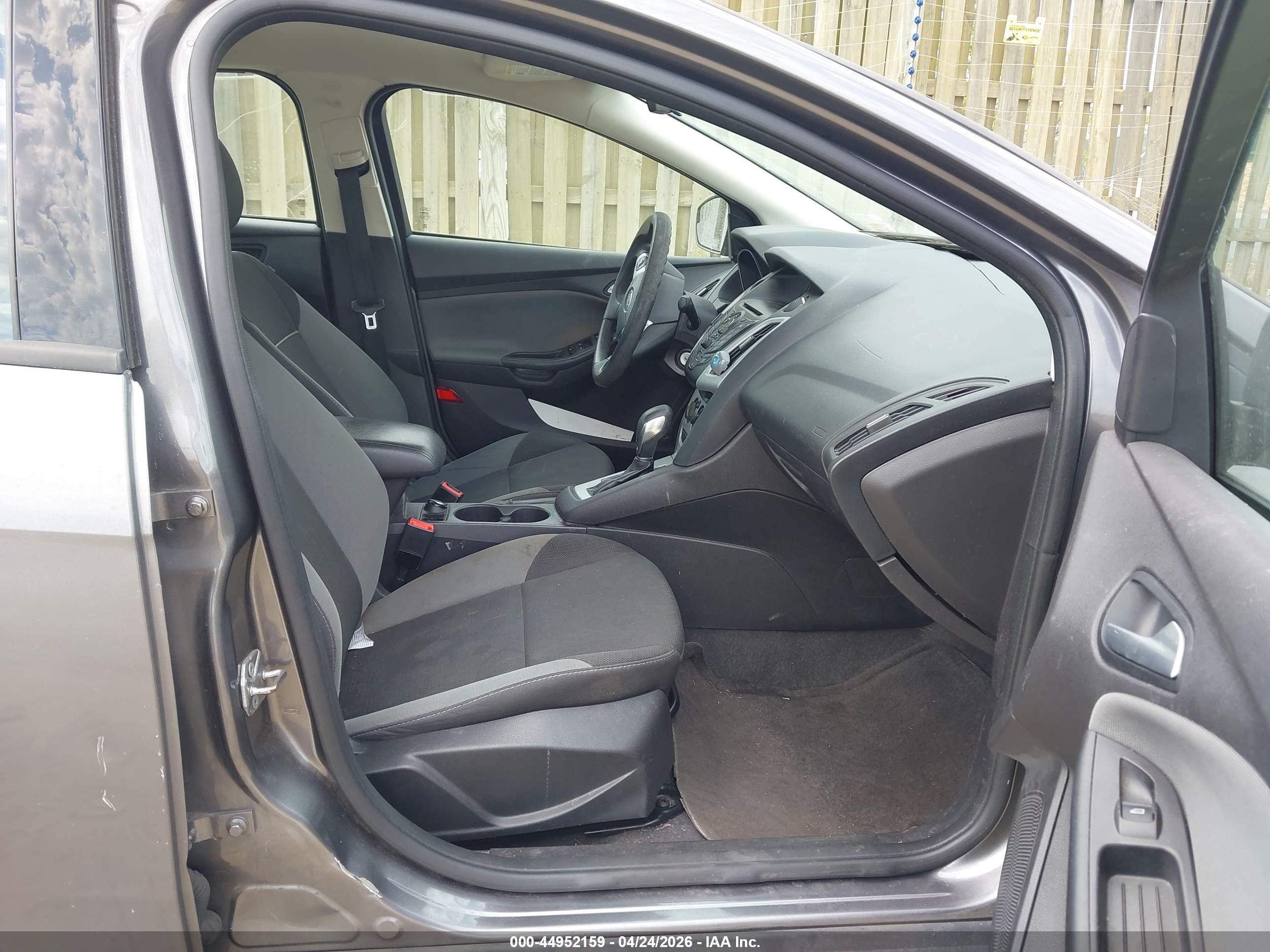 FORD FOCUS image 5