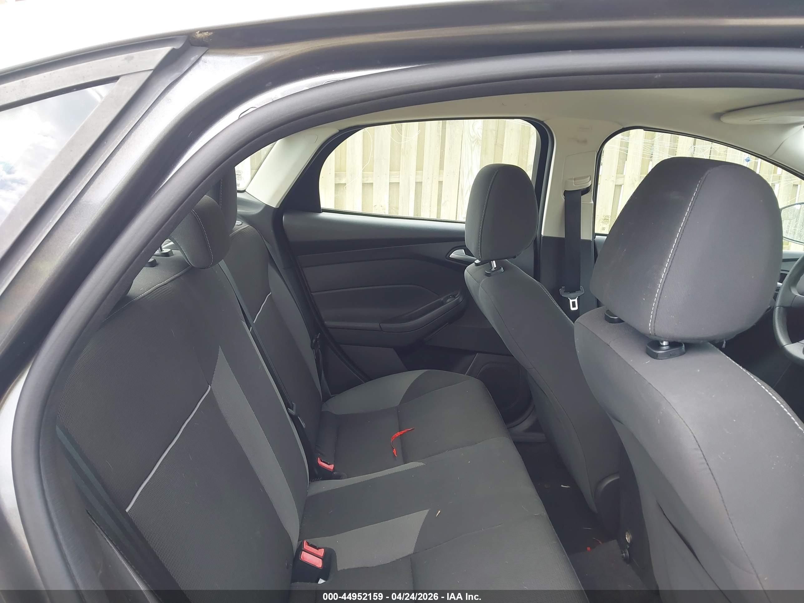 FORD FOCUS image 8