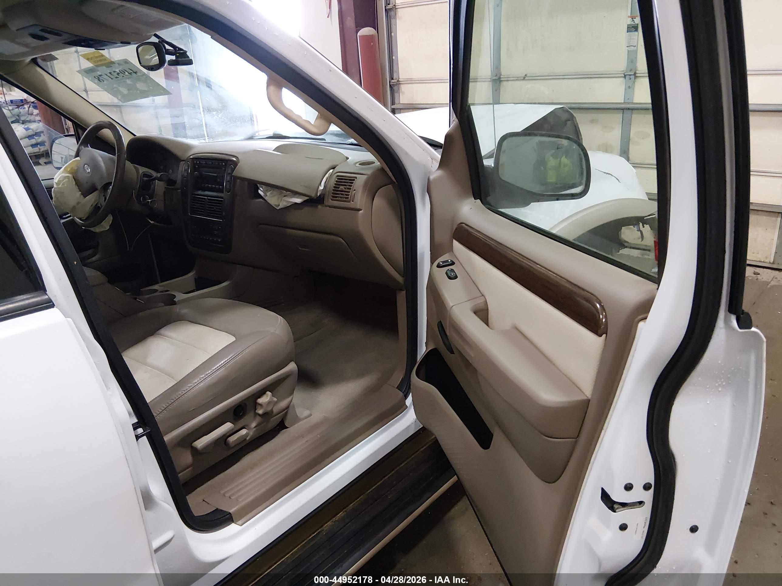 FORD EXPLORER image 5
